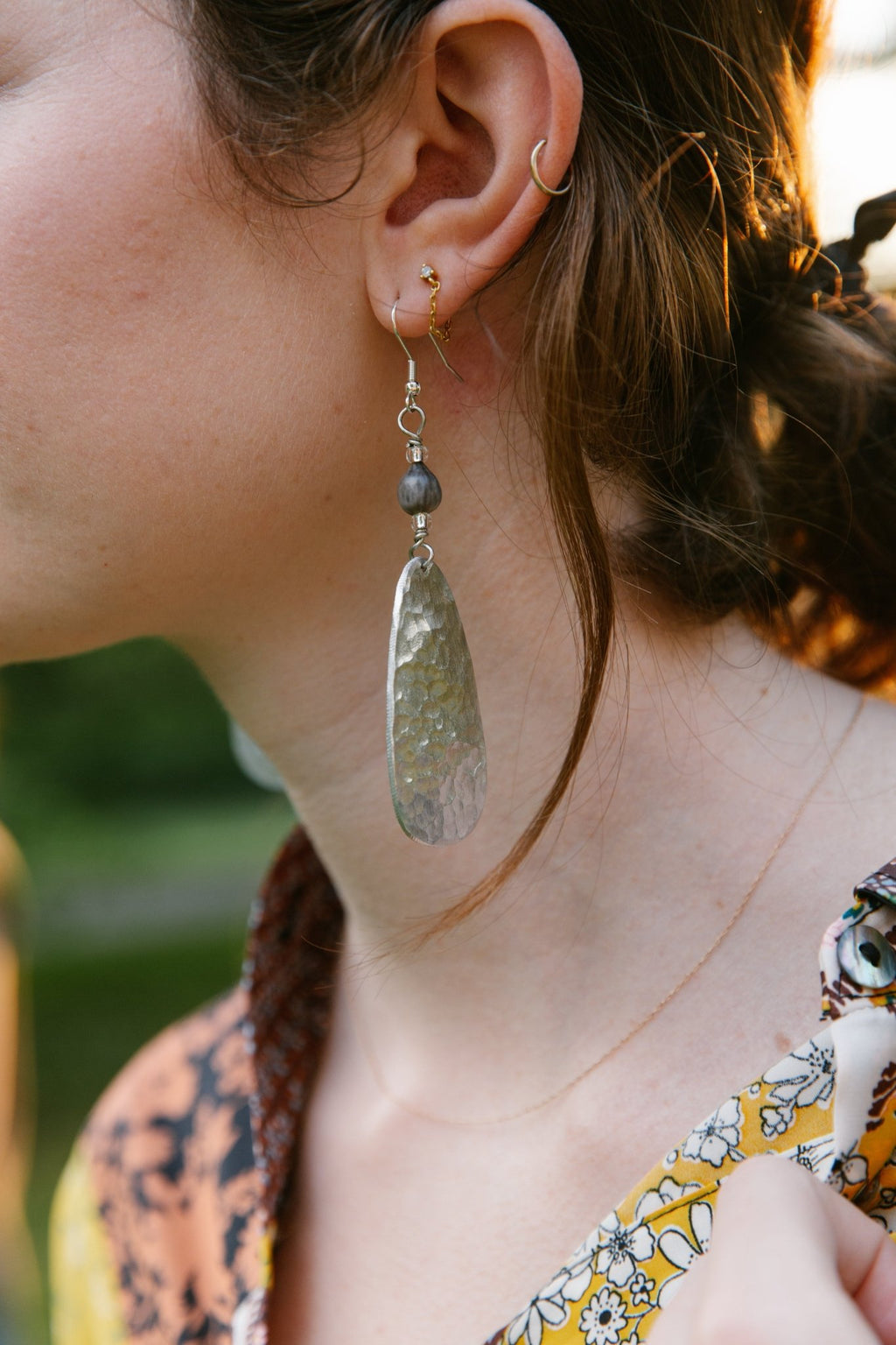 Ellipse Hammered Aluminum Earring - Che Cose Belle