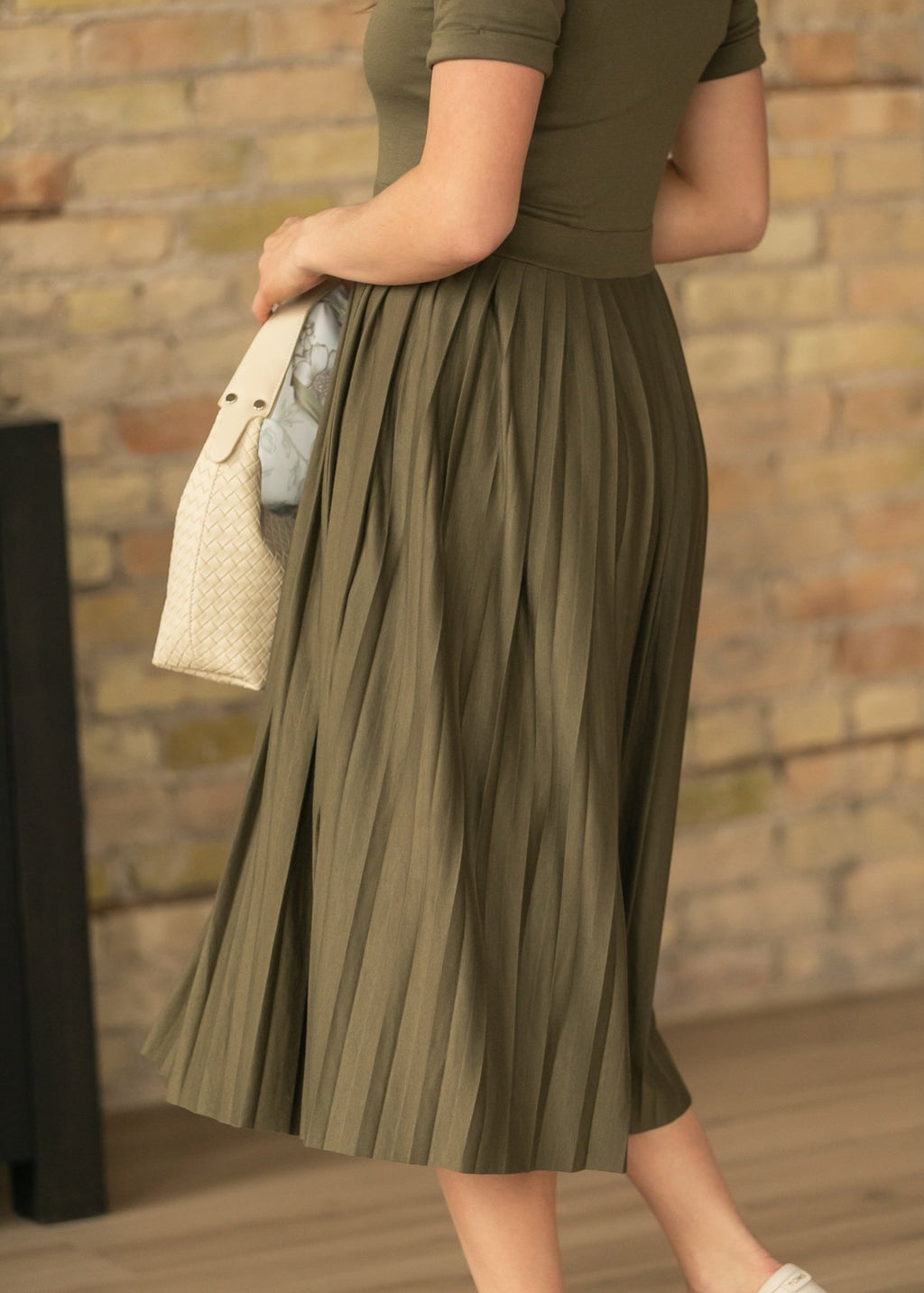 Emersyn Olive Pleated Midi Dress - Che Cose Belle