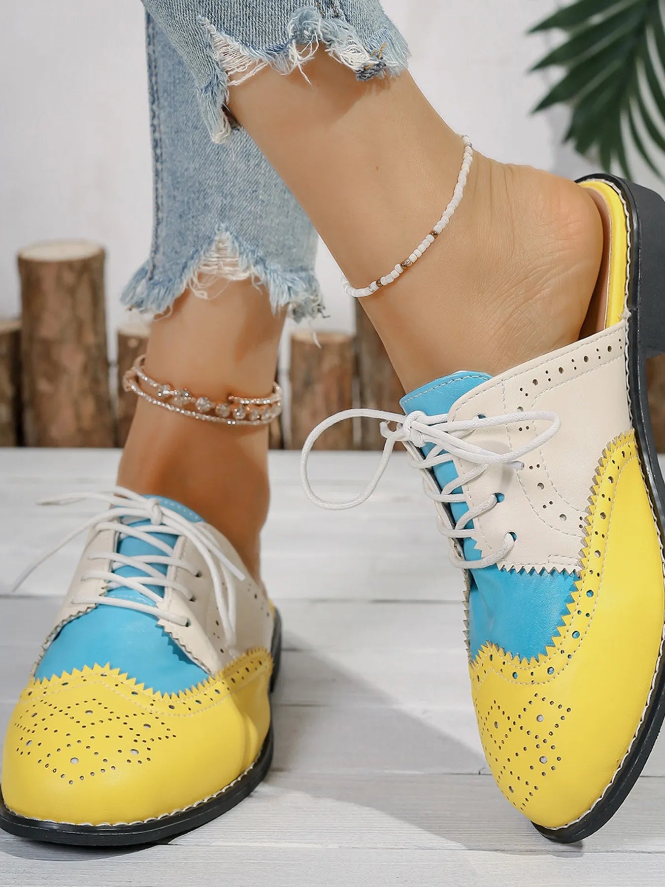 Eyelet Lace Up Slip-Ons - Che Cose Belle