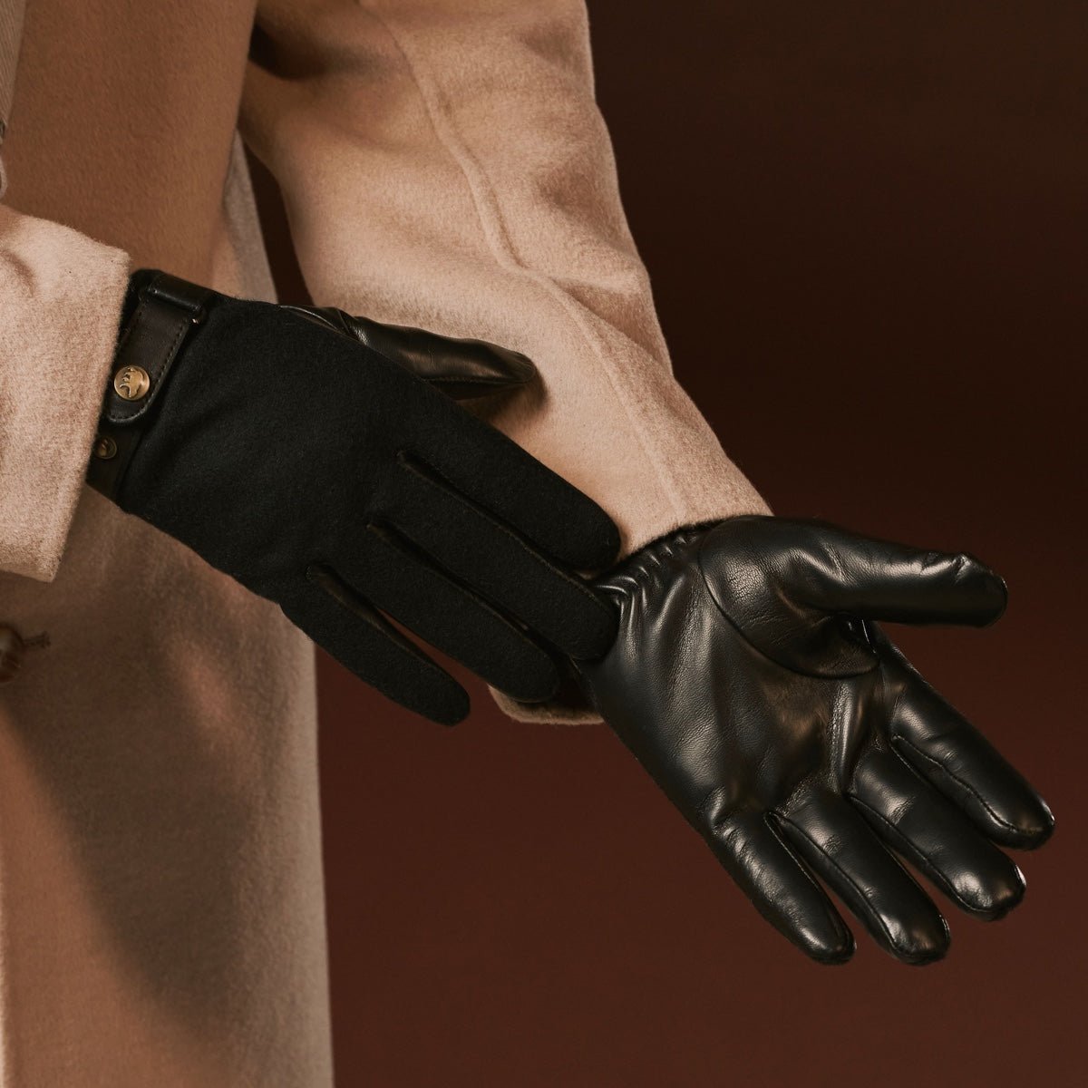 Fabrizio (black) – Tweed men's gloves with touchscreen capability and adjustable snap button - Che Cose Belle