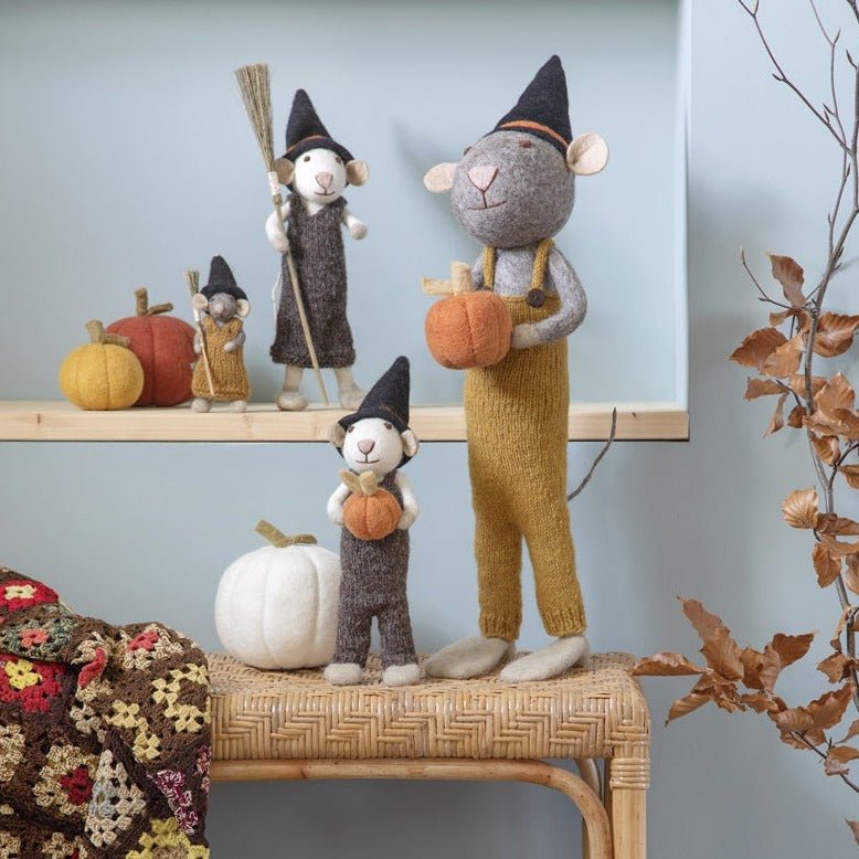 Fall and Halloween Figurine - Mouse with Pumpkin (White) - Extra Large - Che Cose Belle
