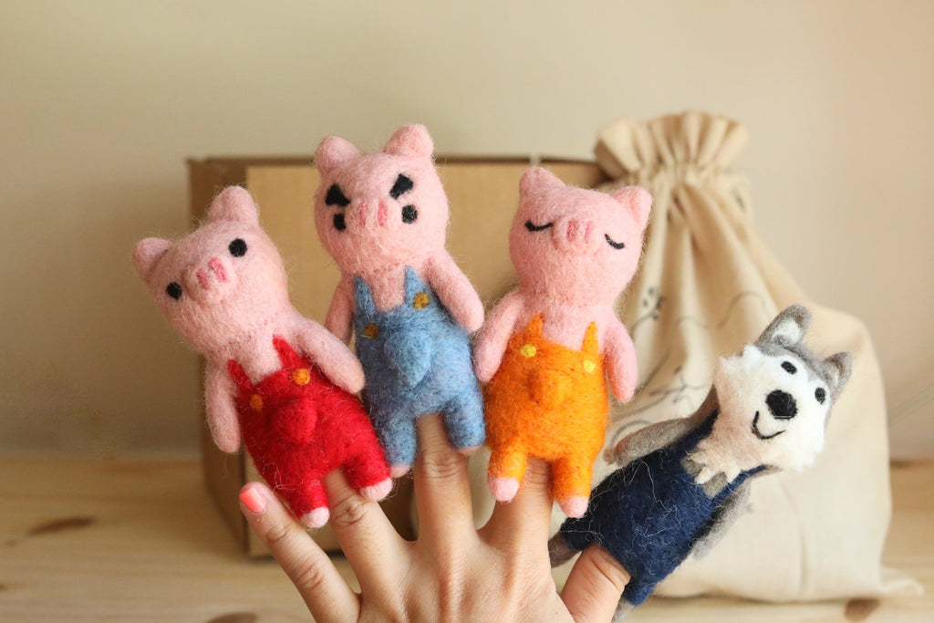 Felt Finger Puppets Set of 4 - Three Little Pigs & Big Wolf - Che Cose Belle