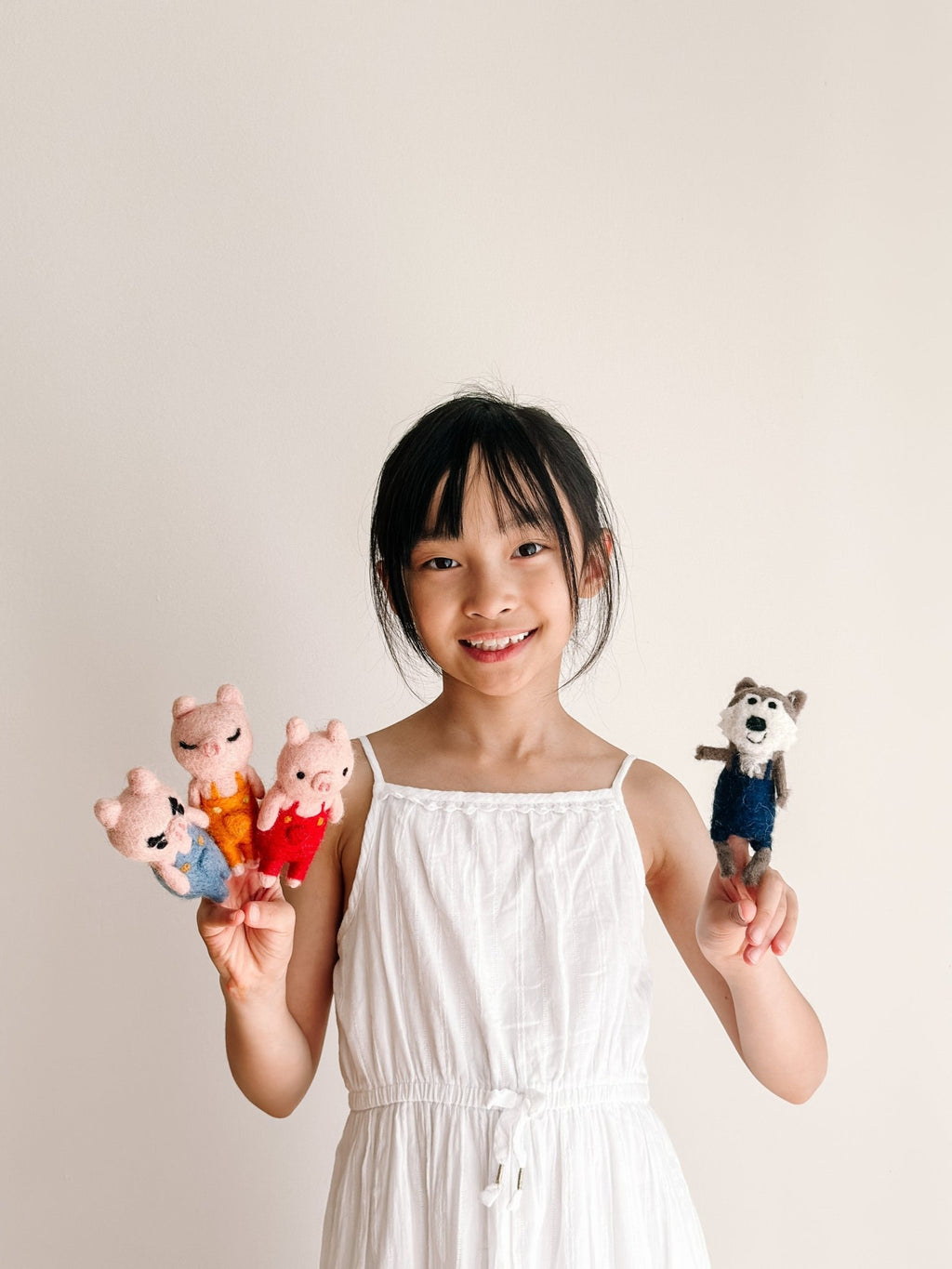 Felt Finger Puppets Set of 4 - Three Little Pigs & Big Wolf - Che Cose Belle