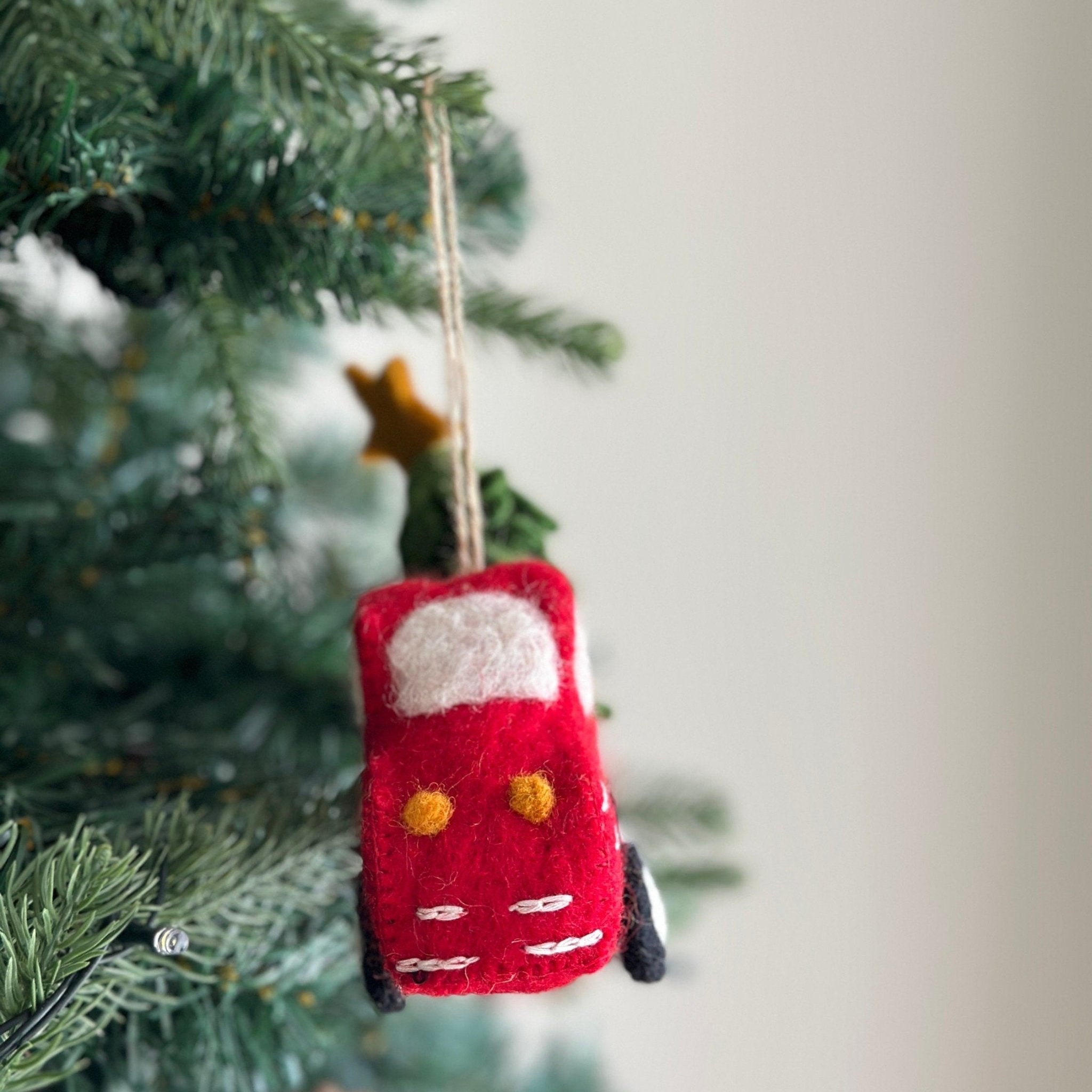 Felt Pickup Truck with Christmas Tree Ornament - Che Cose Belle
