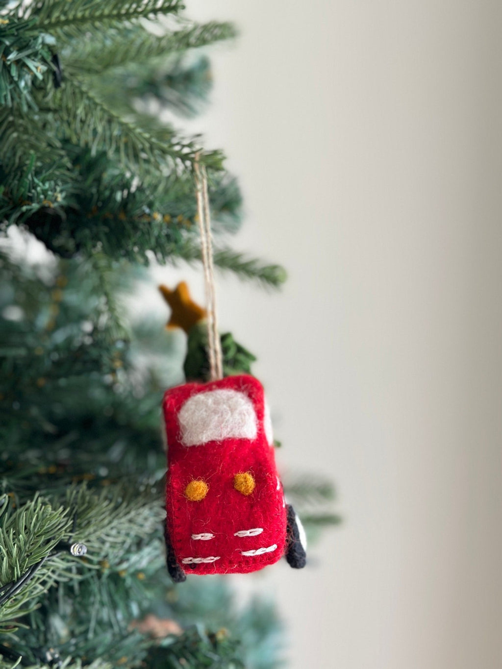 Felt Pickup Truck with Christmas Tree Ornament - Che Cose Belle