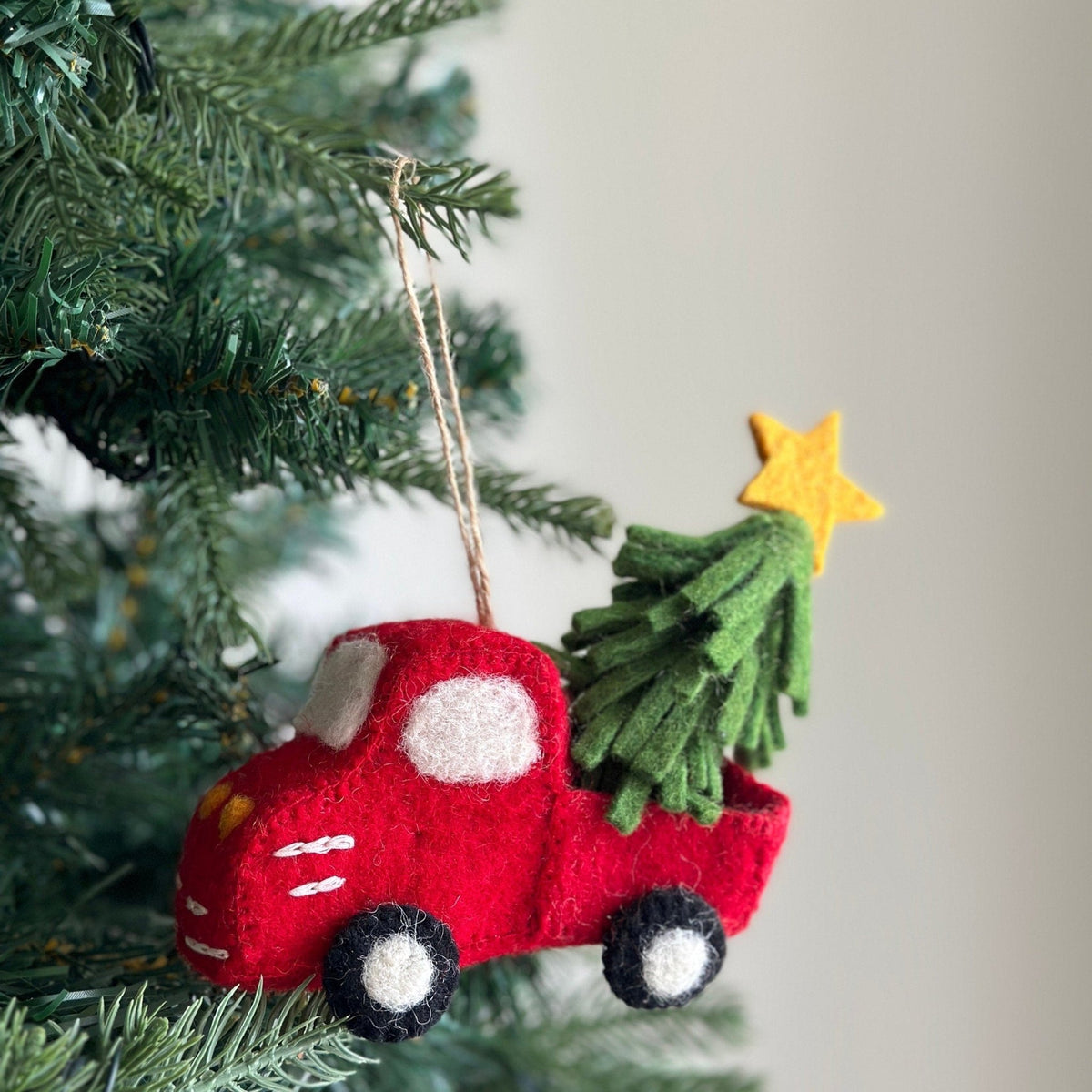 Felt Pickup Truck with Christmas Tree Ornament - Che Cose Belle