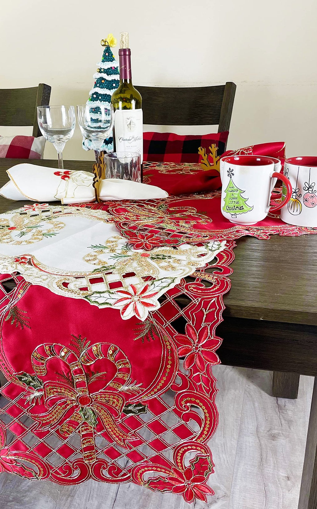 Fennco Styles Christmas Embroidered Holly Cloth Napkins 20" W x 20" L, Set of 4 - Che Cose Belle
