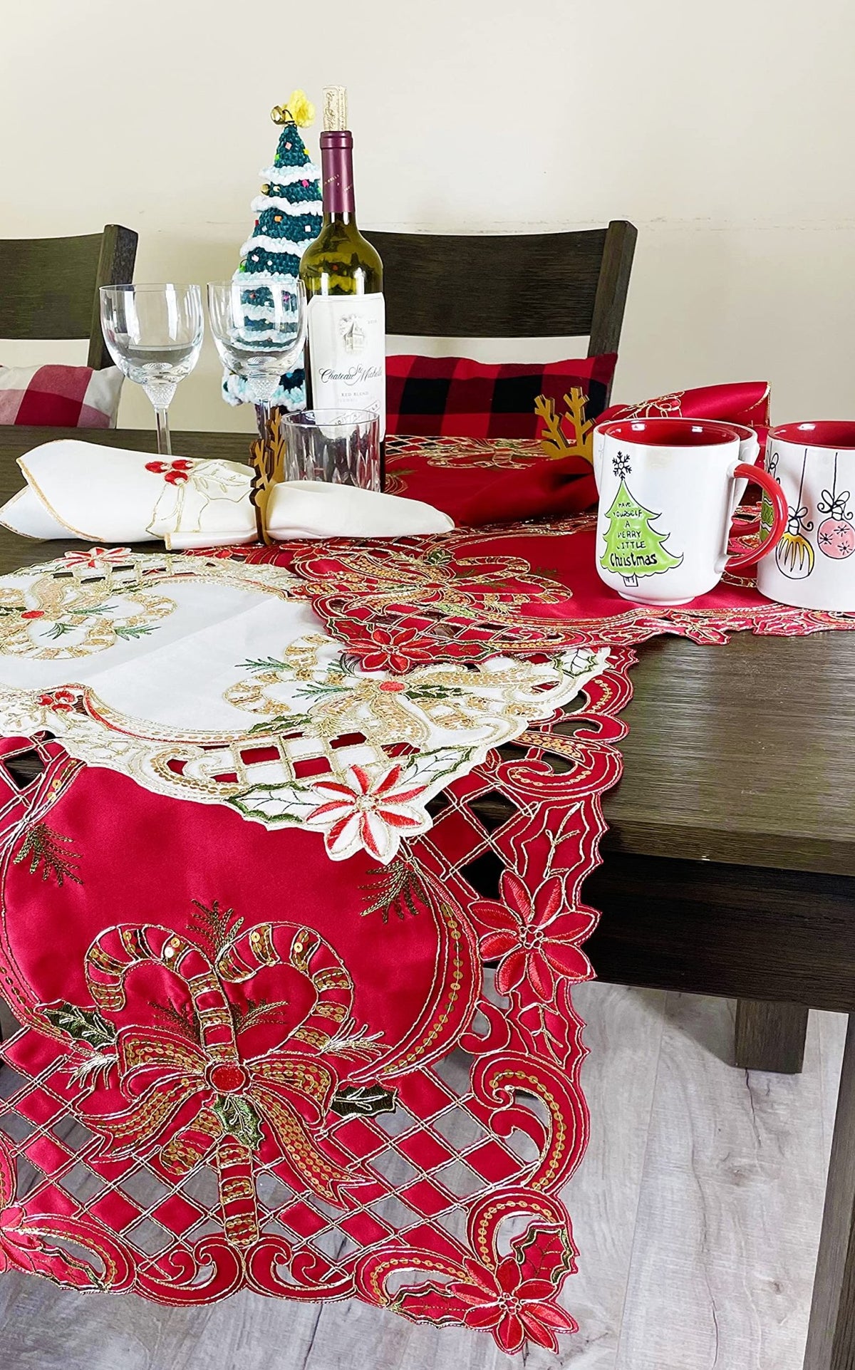 Fennco Styles Christmas Embroidered Holly Cloth Napkins 20" W x 20" L, Set of 4 - Che Cose Belle
