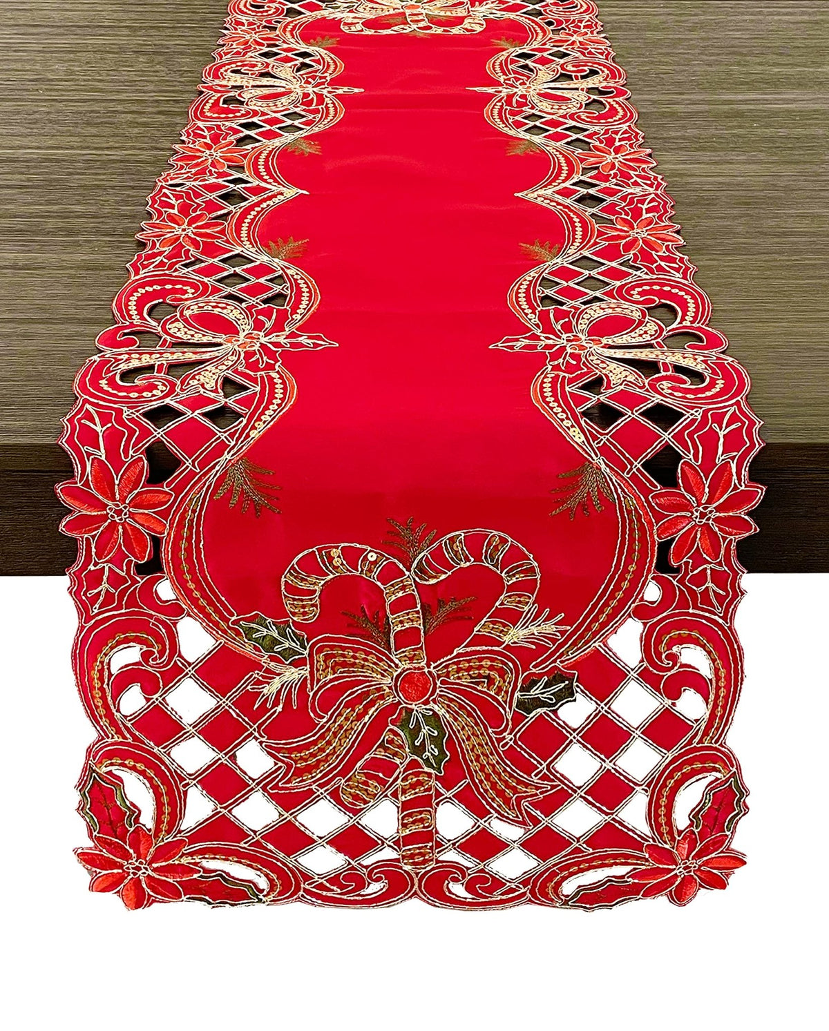 Fennco Styles Christmas Embroidered Holly Cloth Napkins 20" W x 20" L, Set of 4 - Che Cose Belle
