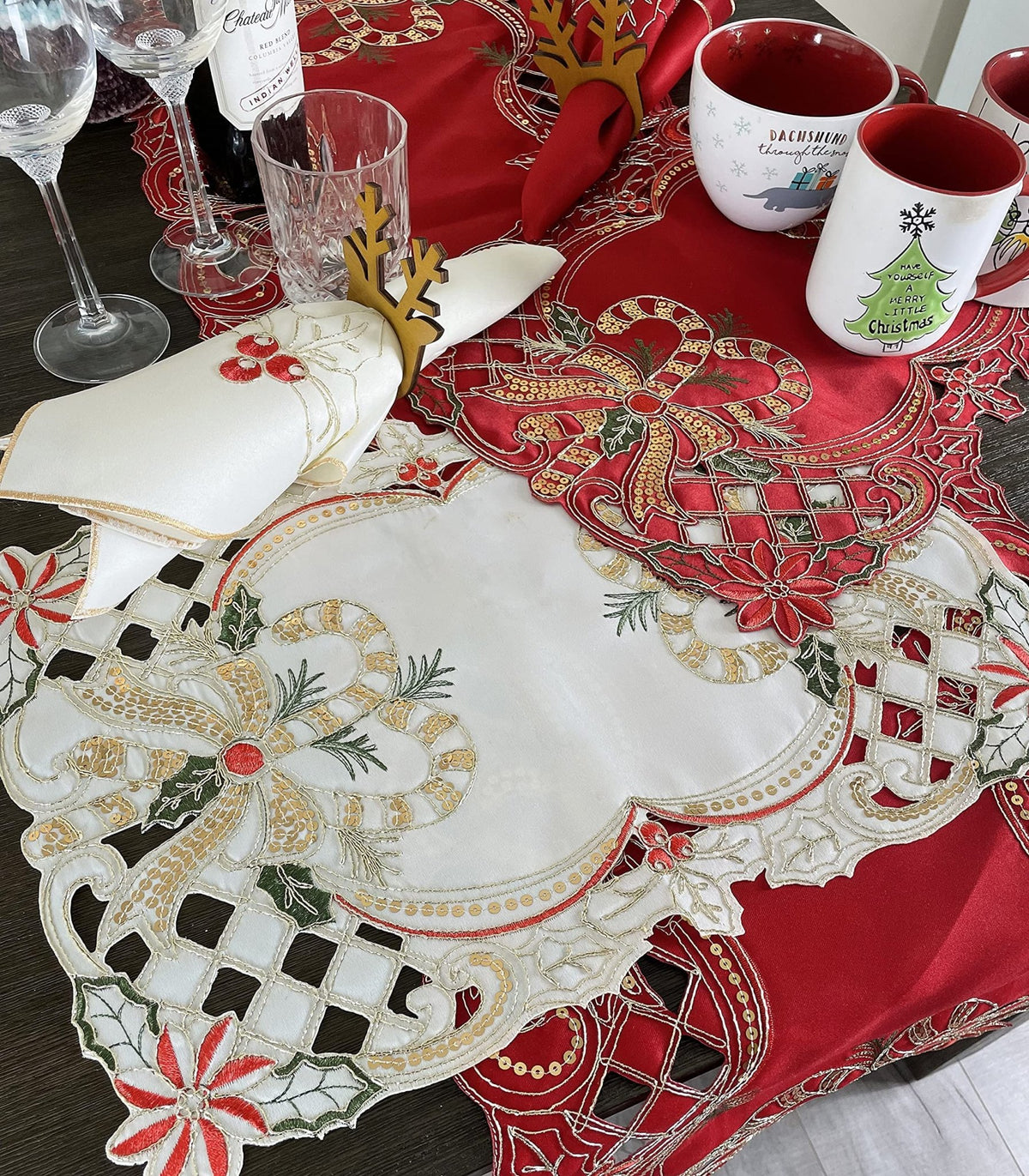 Fennco Styles Christmas Embroidered Holly Cloth Napkins 20" W x 20" L, Set of 4 - Che Cose Belle