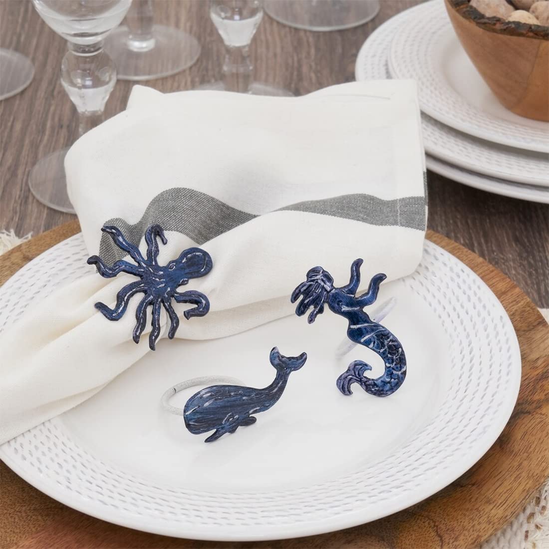 Fennco Styles Coastal Octopus Brass Napkin Rings, Set of 4 - Navy Blue Metal Napkin Holders for Beach House, Nautical Party Decorations, Home, Banquet and Special Event - Che Cose Belle