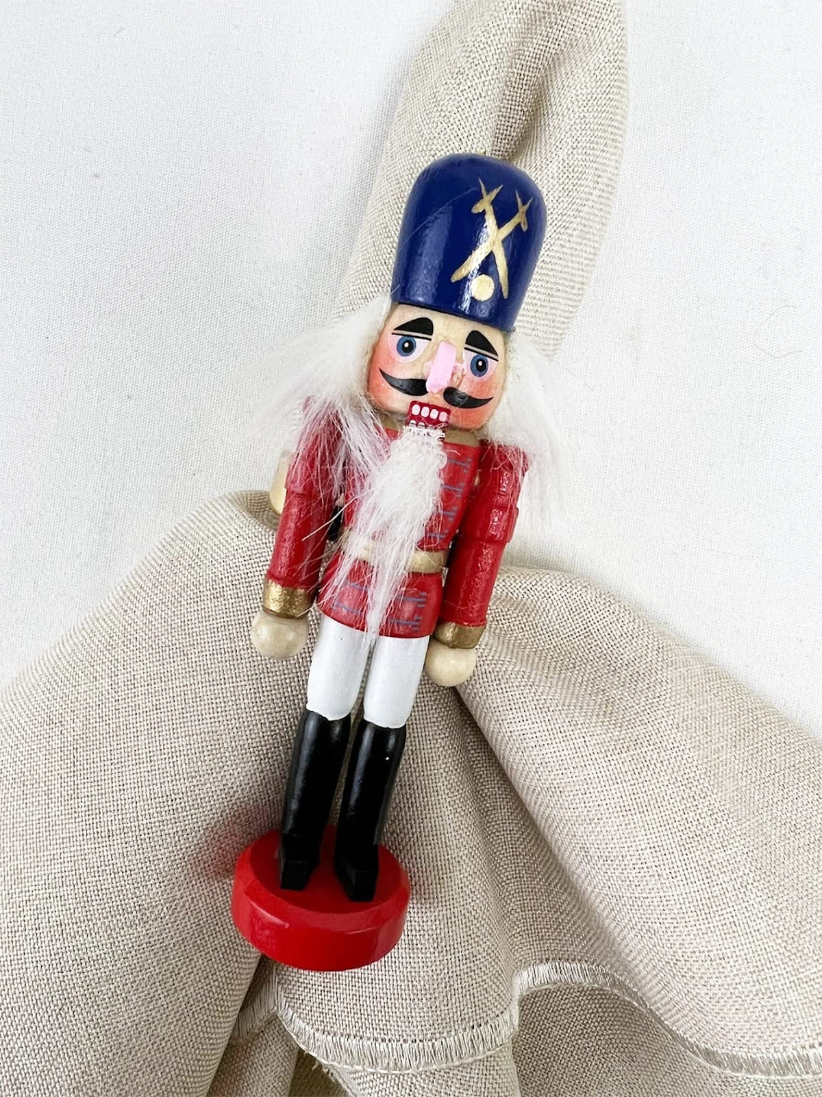 Fennco Styles Handmade Wooden Nutcracker Decorative Napkin Rings, Set of 4 - Festive Soldier Napkin Holders for Dining Table, Christmas, Holidays Décor and Special Occasions - Che Cose Belle