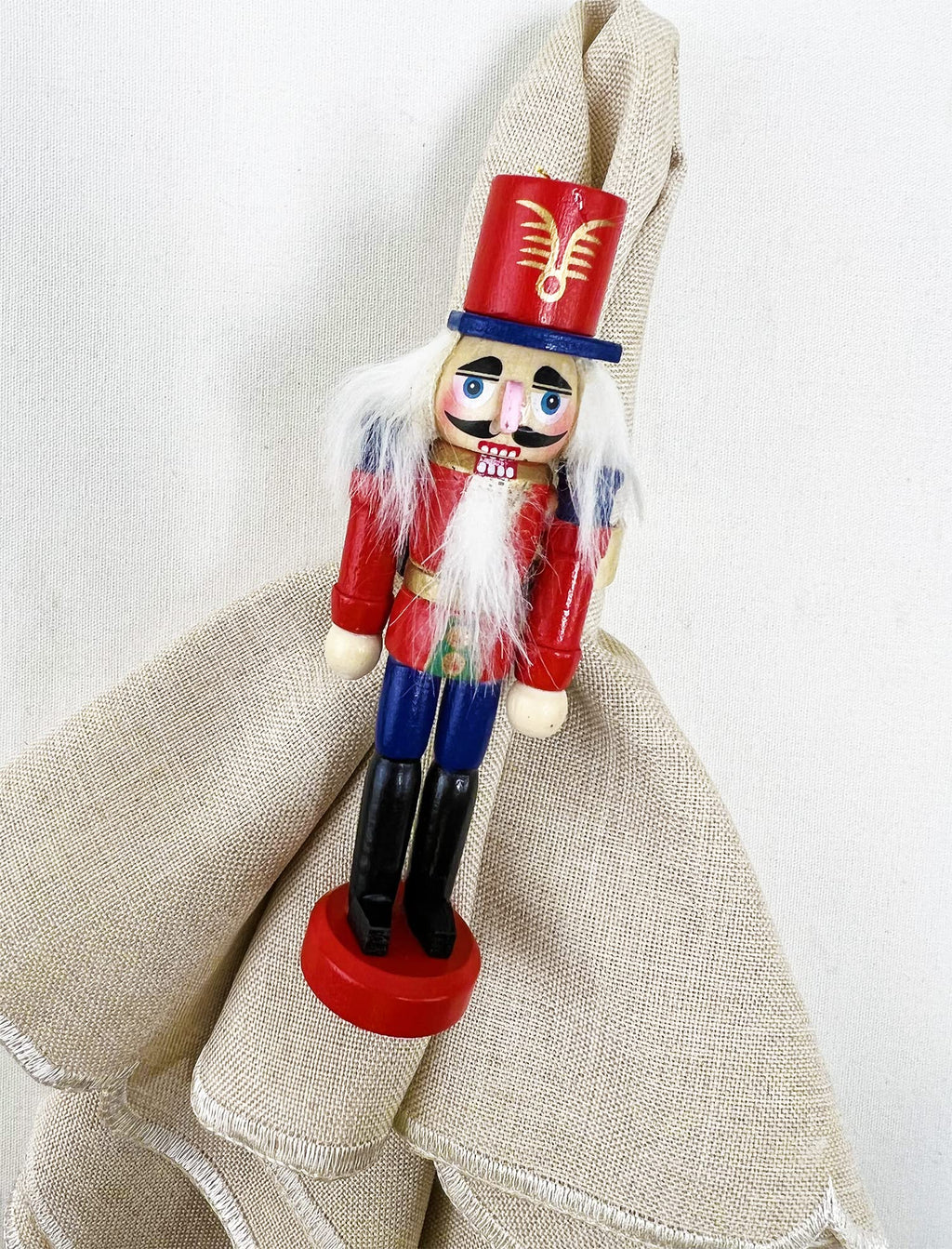 Fennco Styles Handmade Wooden Nutcracker Decorative Napkin Rings, Set of 4 - Festive Soldier Napkin Holders for Dining Table, Christmas, Holidays Décor and Special Occasions - Che Cose Belle
