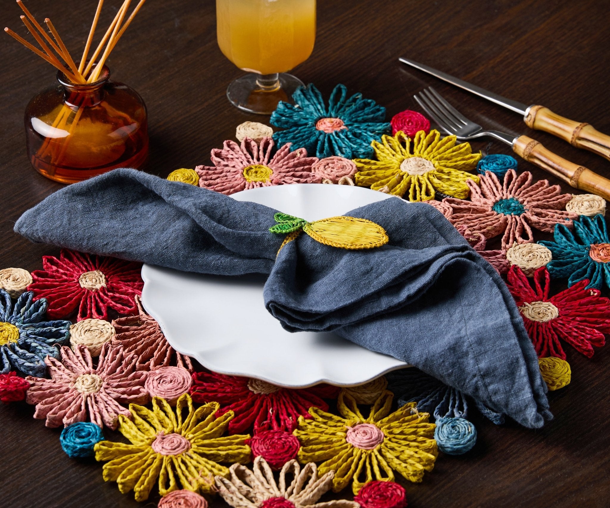 Fleur Raffia placemat, Multicolor Flowers woven tabletop - Che Cose Belle