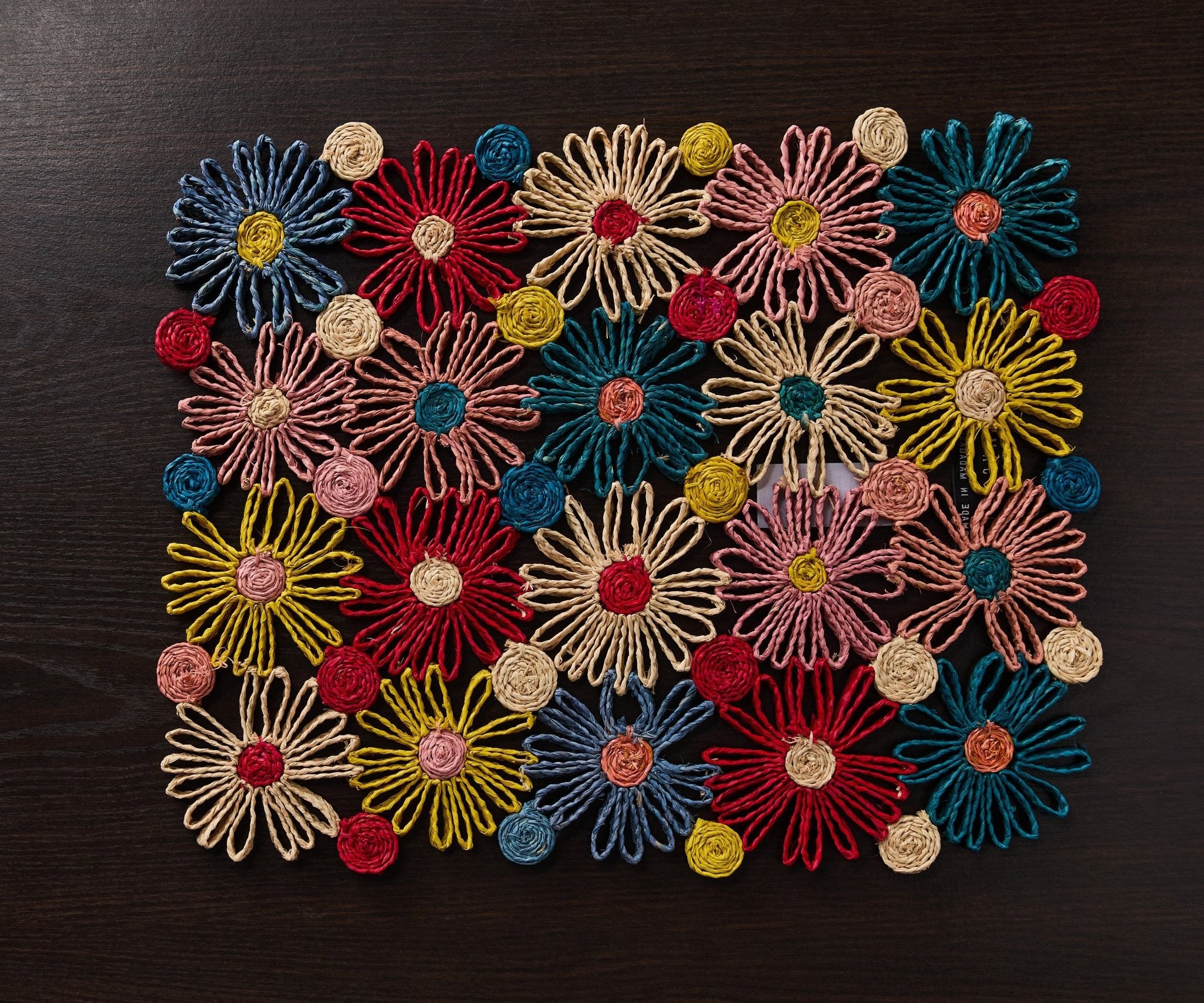 Fleur Raffia placemat, Multicolor Flowers woven tabletop - Che Cose Belle