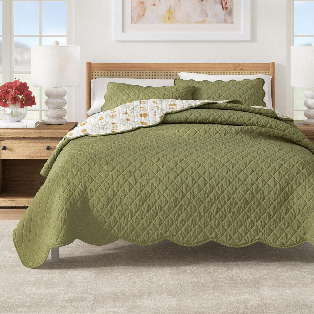 Floral Print & Scallopeded Edge Cotton Quilt Set - Illiana Collection - Che Cose Belle