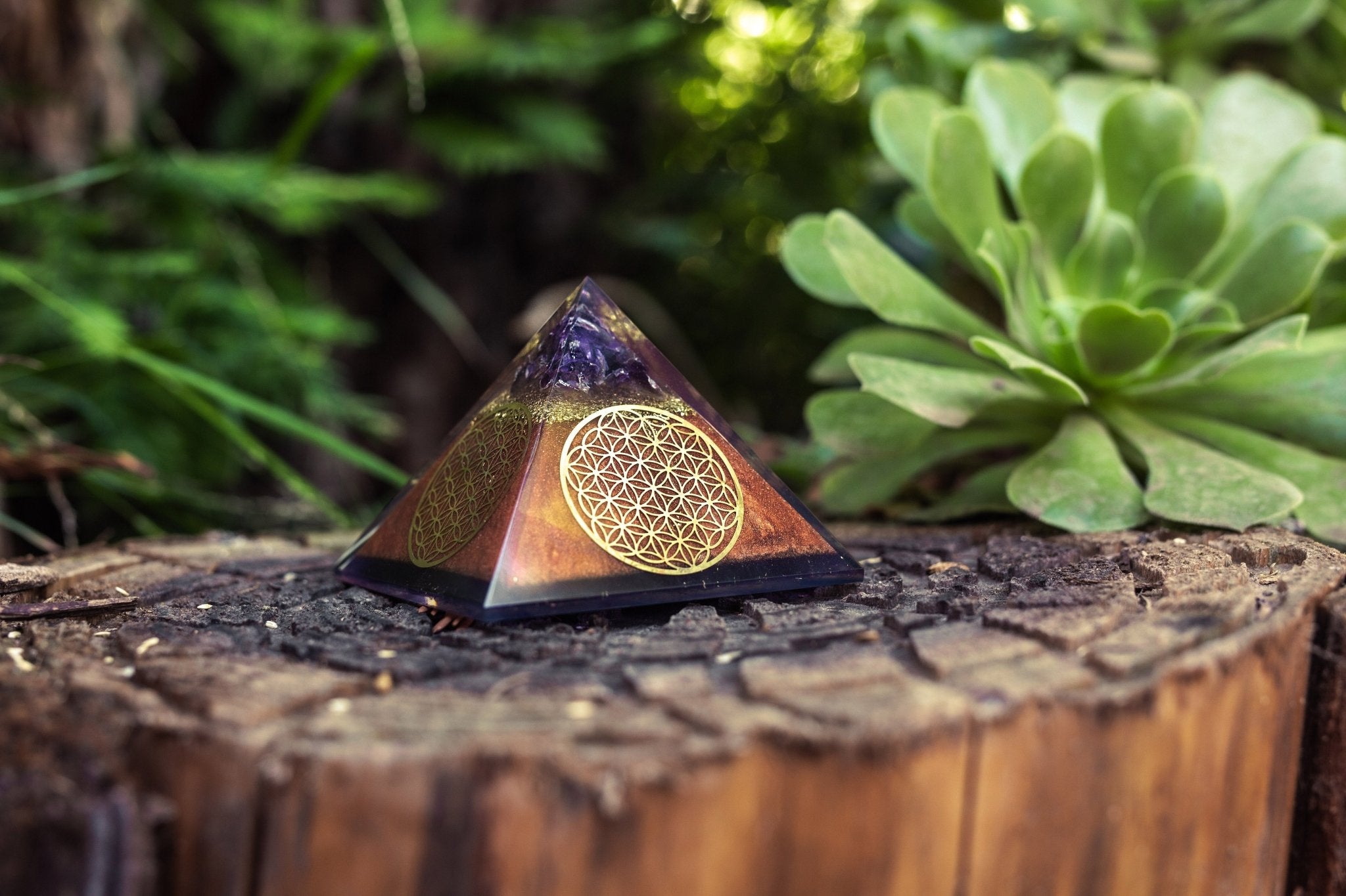 Flower of Life Copper Orgone Pyramid with Amethyst (Authentic - REAL) - Che Cose Belle