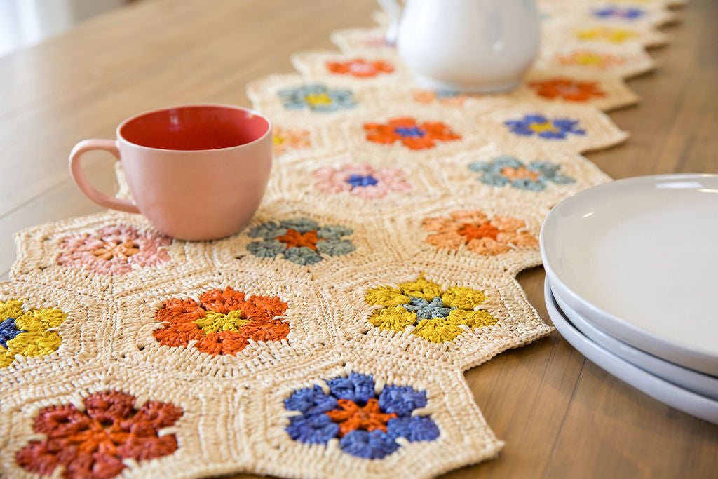 Flower Table Runner, Multicolor Raffia Tabletop - Che Cose Belle