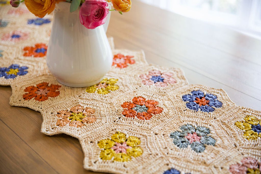 Flower Table Runner, Multicolor Raffia Tabletop - Che Cose Belle