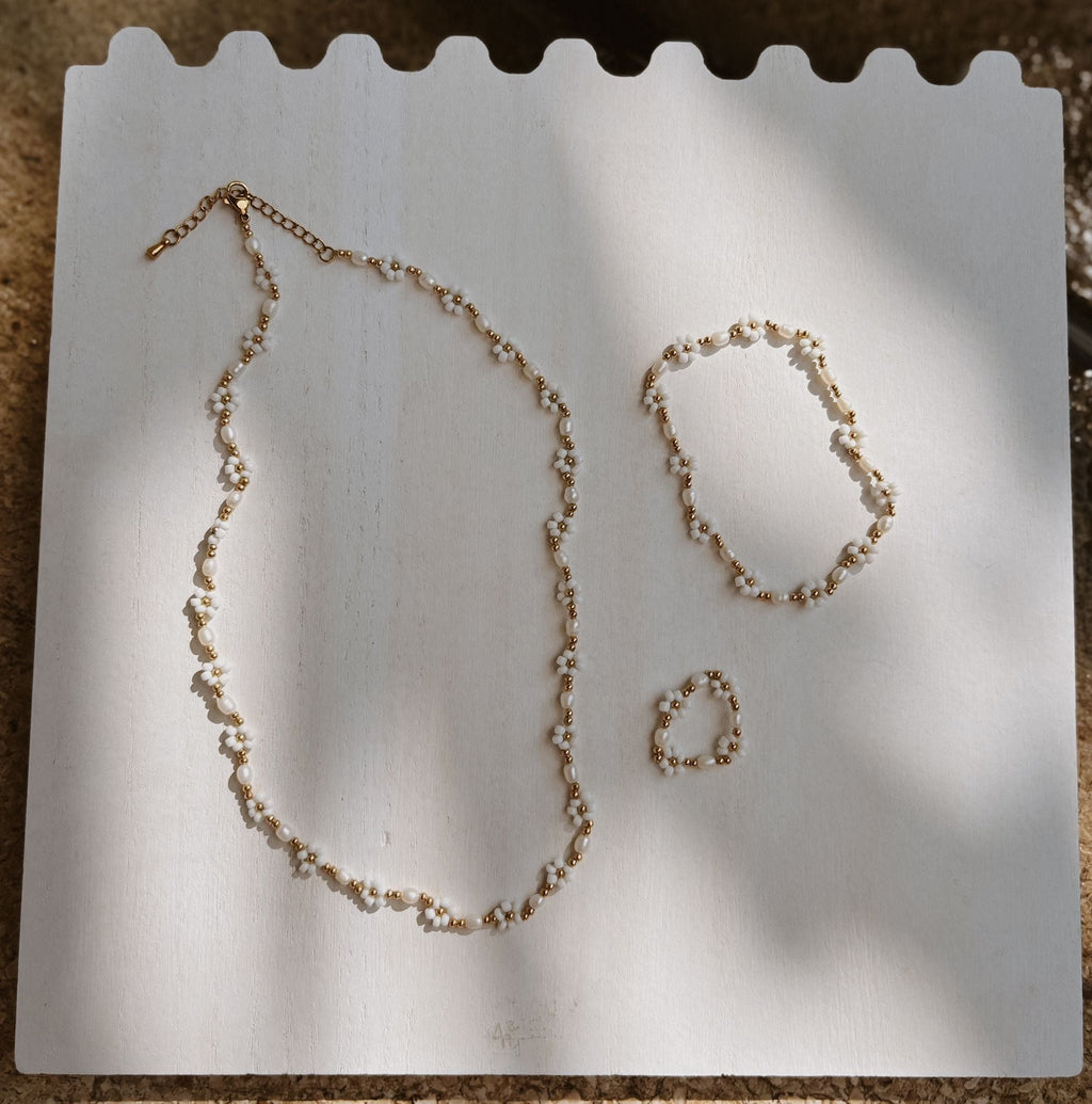 Freshwater Pearl and Flower Beaded Bracelet - Che Cose Belle