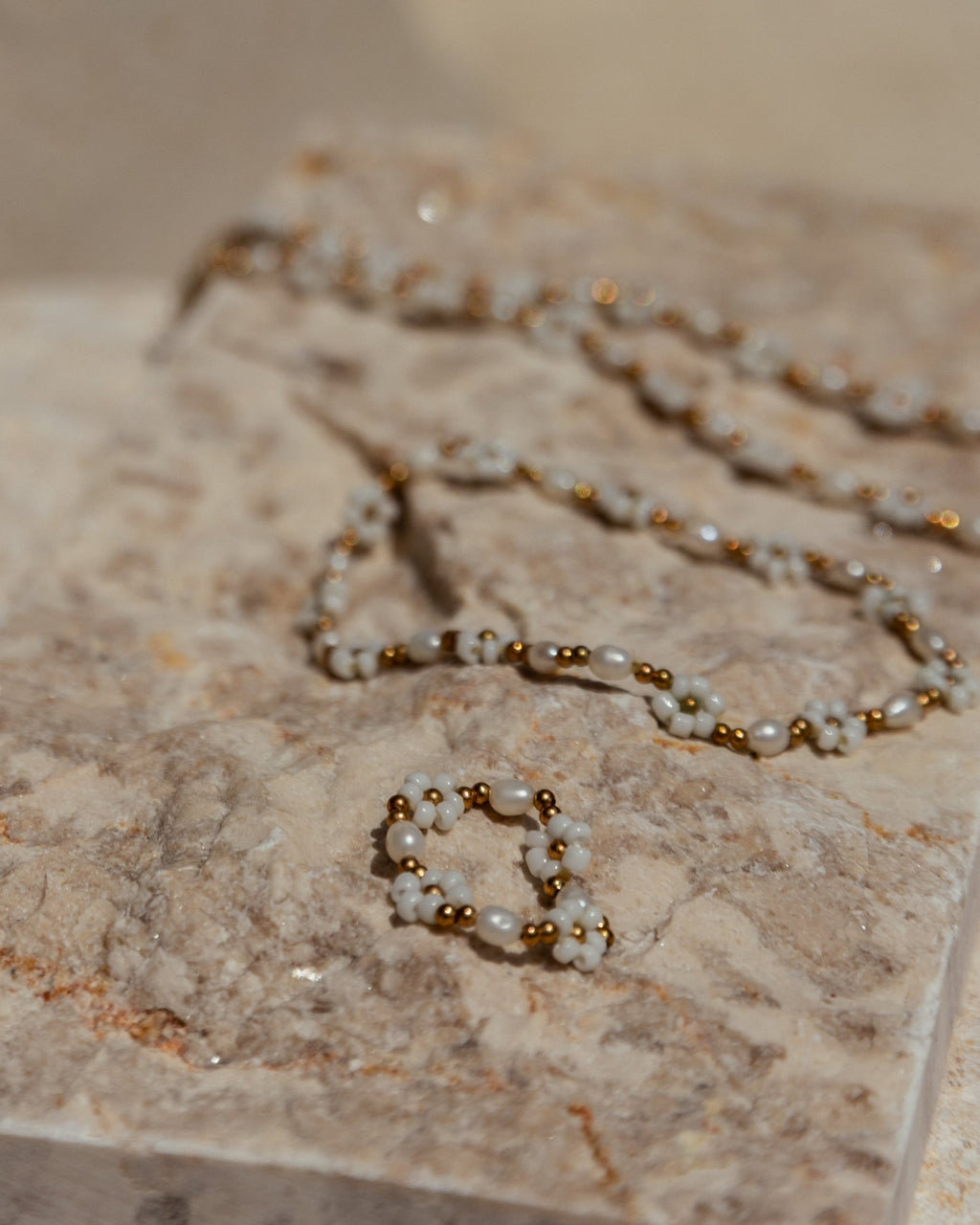 Freshwater Pearl and Flower Beaded Bracelet - Che Cose Belle
