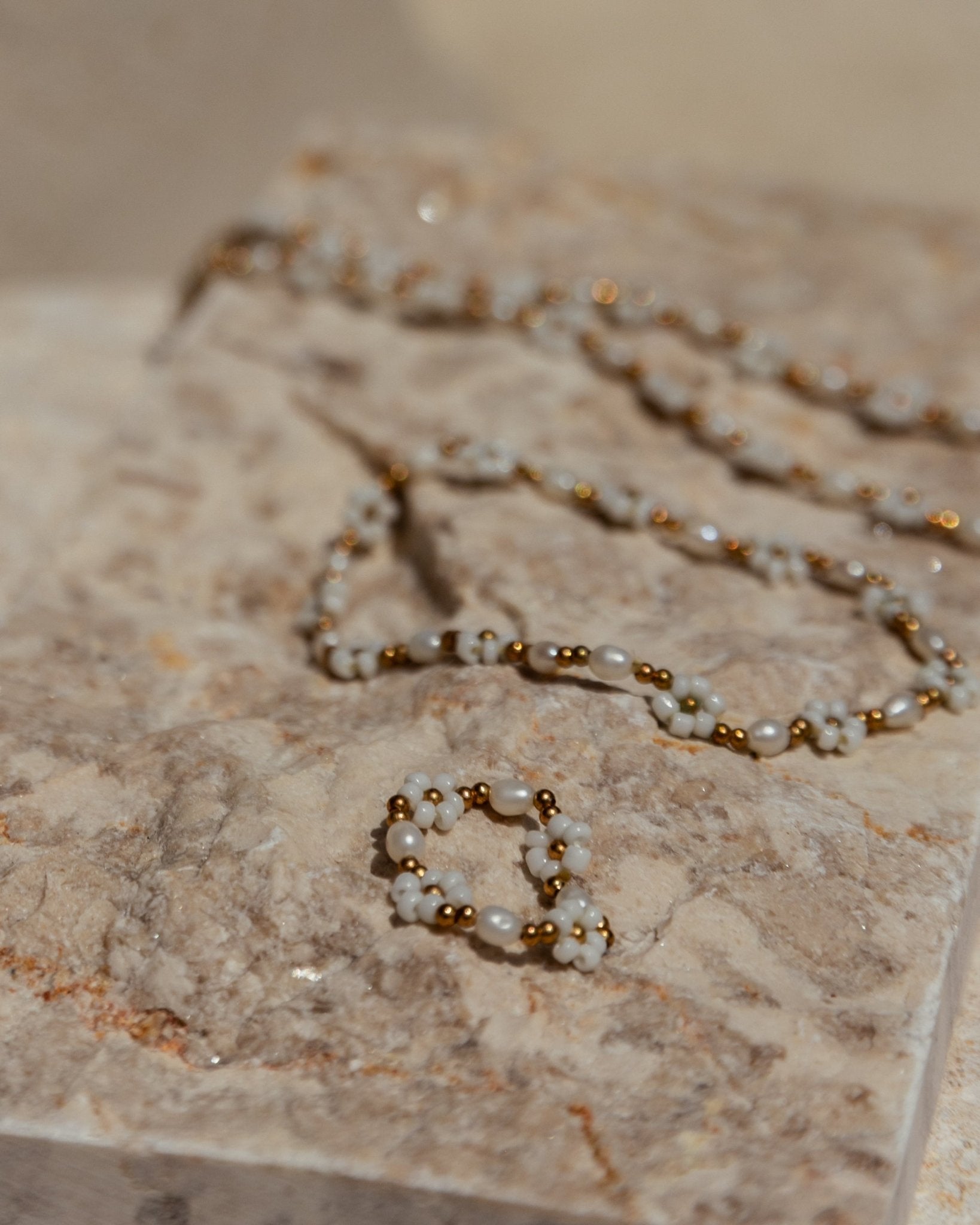 Freshwater Pearl and Flower Beaded Bracelet - Che Cose Belle