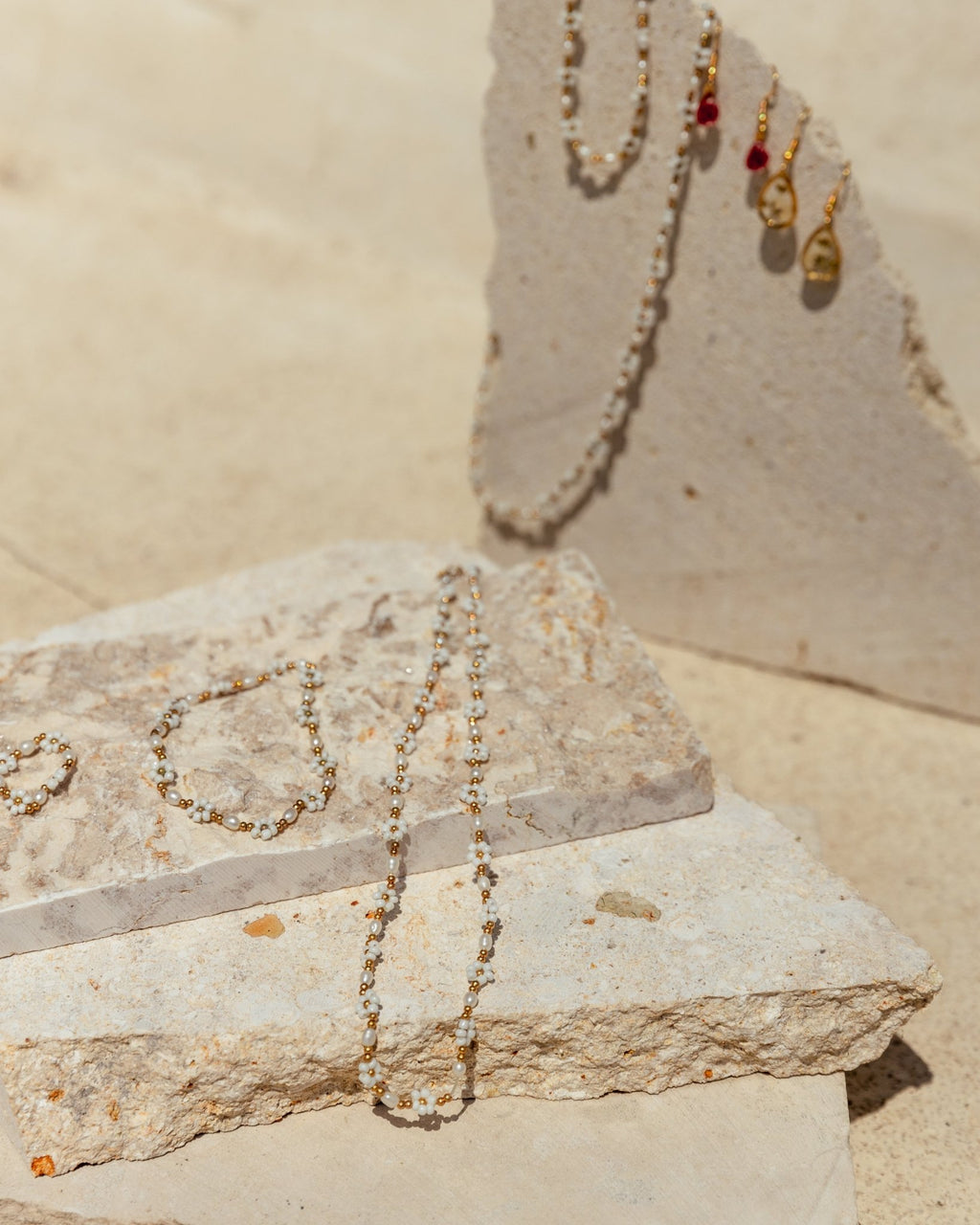 Freshwater Pearl and Flower Beaded Bracelet - Che Cose Belle