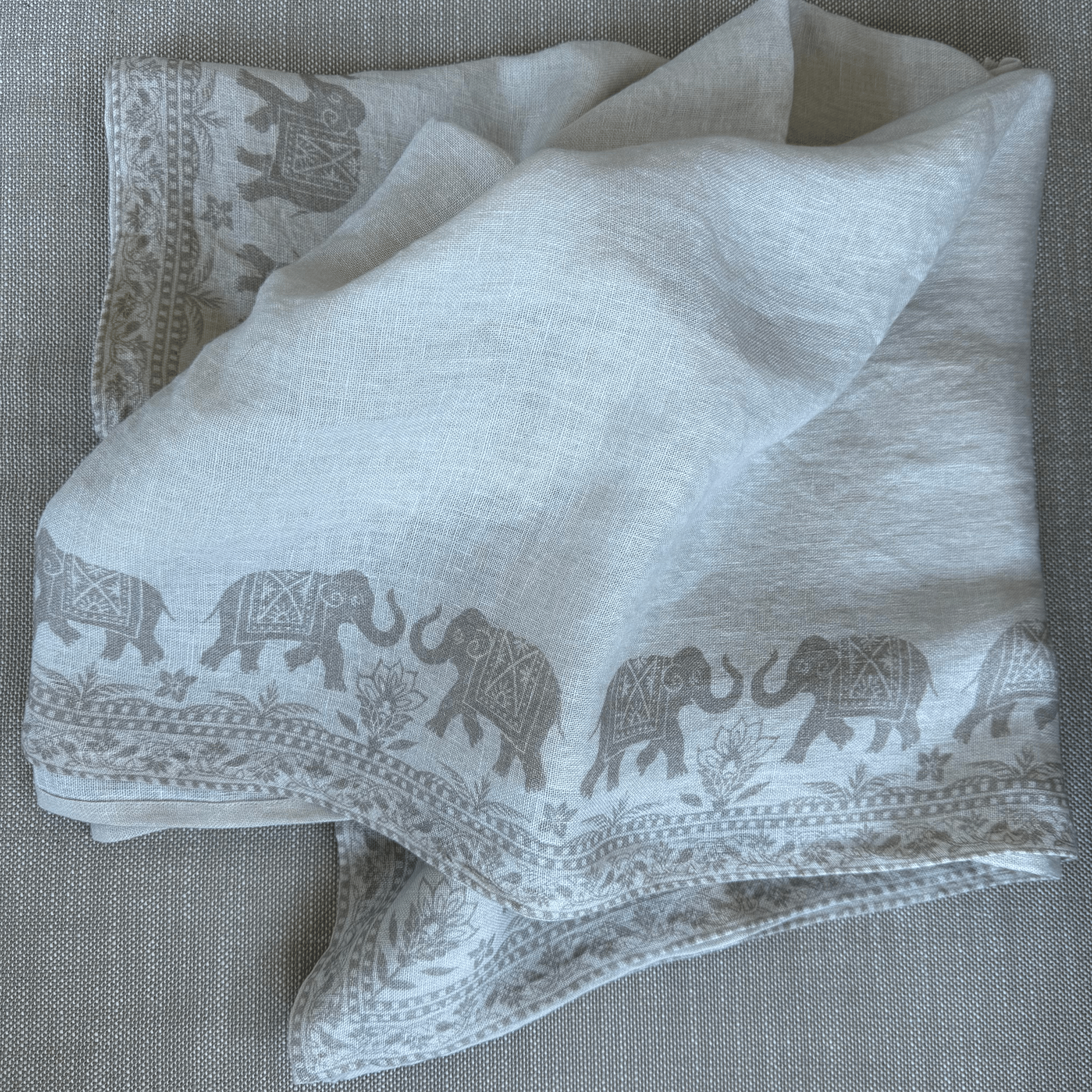 Garden Elephant Tablecloths - Che Cose Belle
