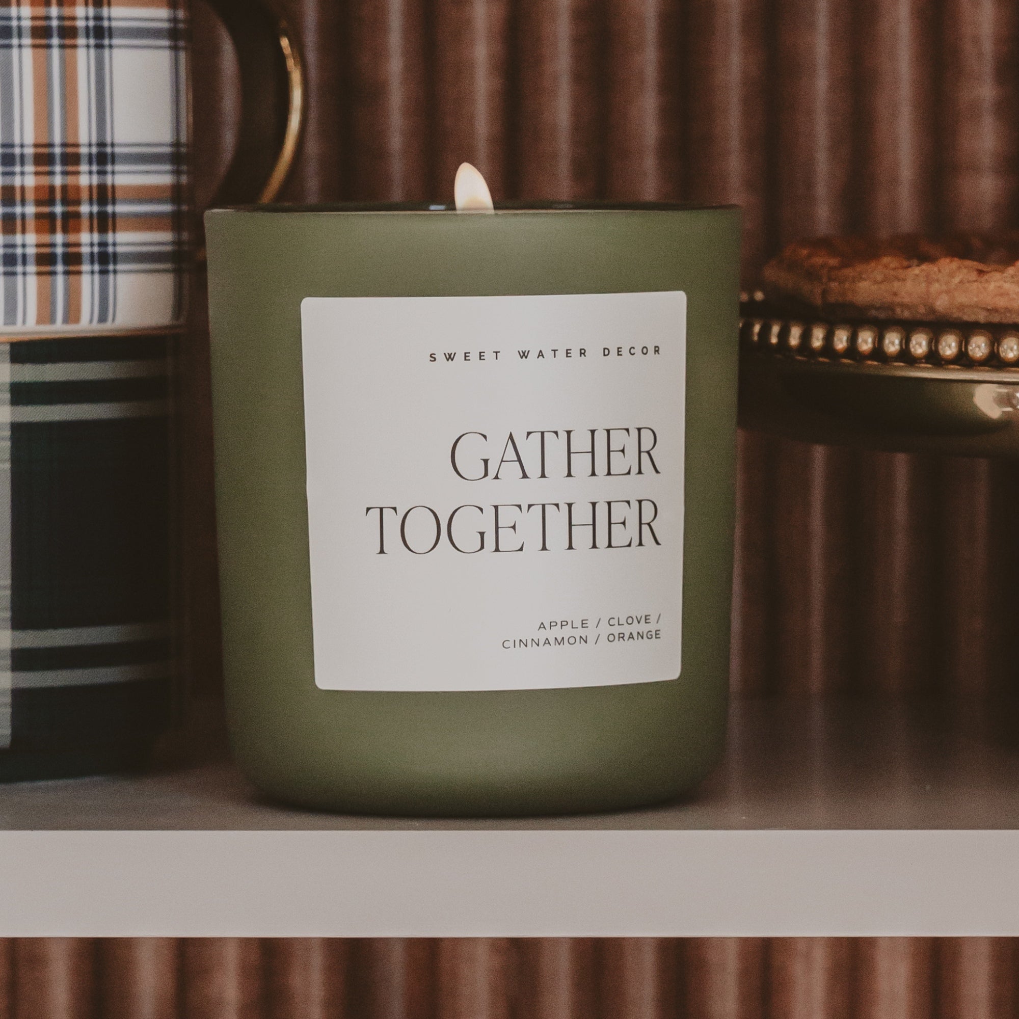 Gather Together Soy Candle - Olive Matte Jar - 15 oz - Che Cose Belle