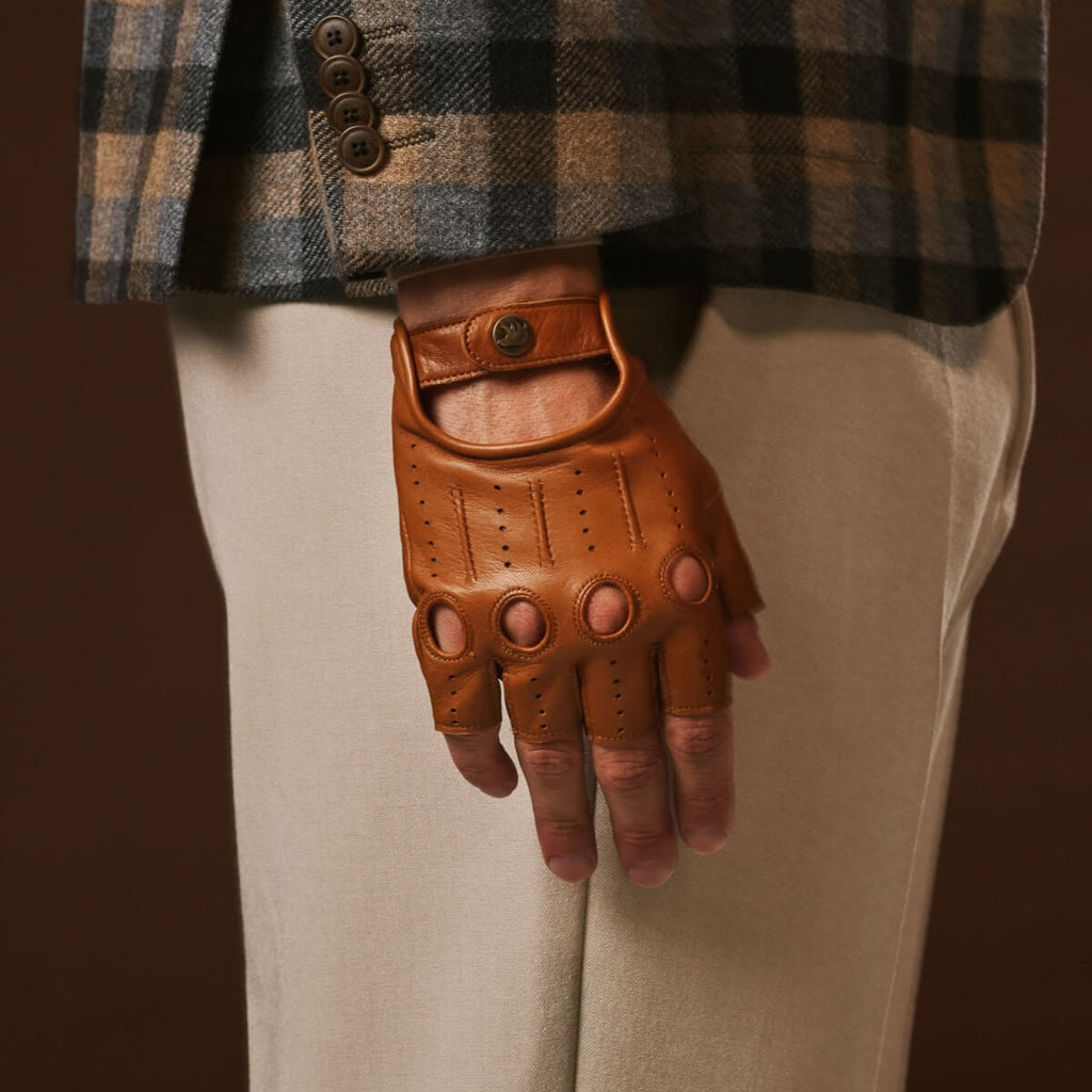 Giuseppe (cognac) - Italian lambskin fingerless leather driving gloves - Che Cose Belle