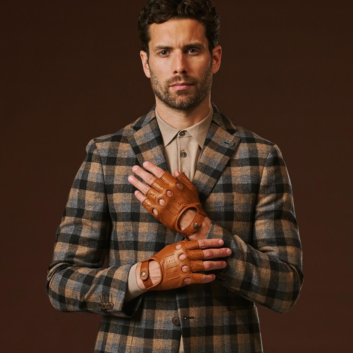 Giuseppe (cognac) - Italian lambskin fingerless leather driving gloves - Che Cose Belle
