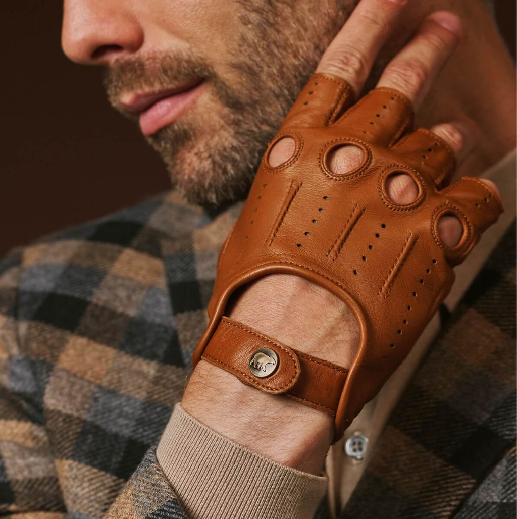 Giuseppe (cognac) - Italian lambskin fingerless leather driving gloves - Che Cose Belle