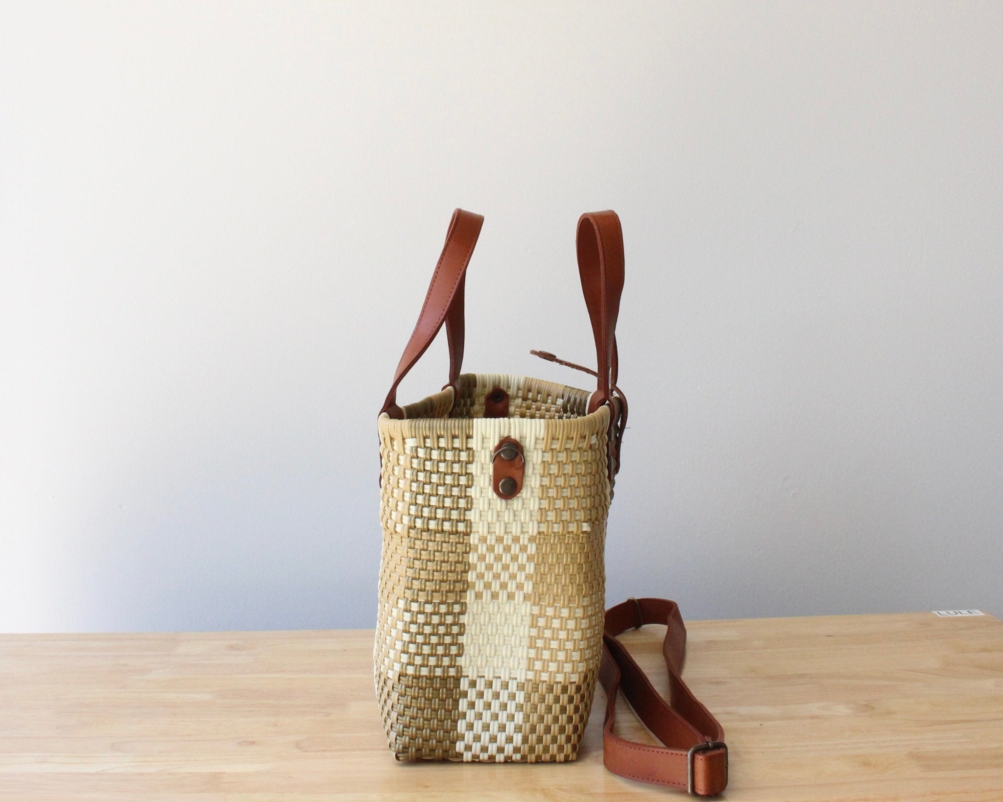 Gold & Beige Handwoven Purse by MexiMexi - Che Cose Belle