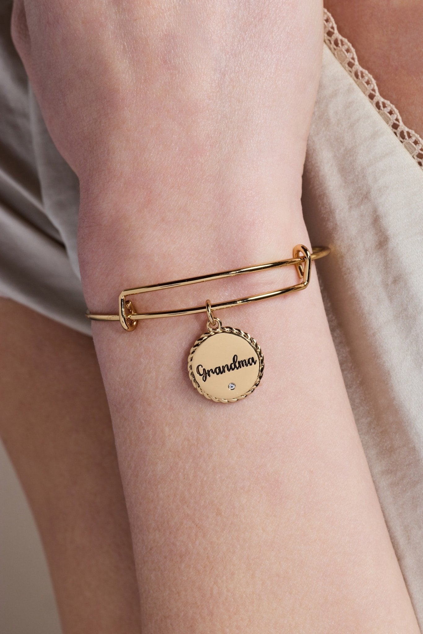 Grandma 'Wise And Warm, Her Love Feels Like Home' Charm Bangle - Che Cose Belle