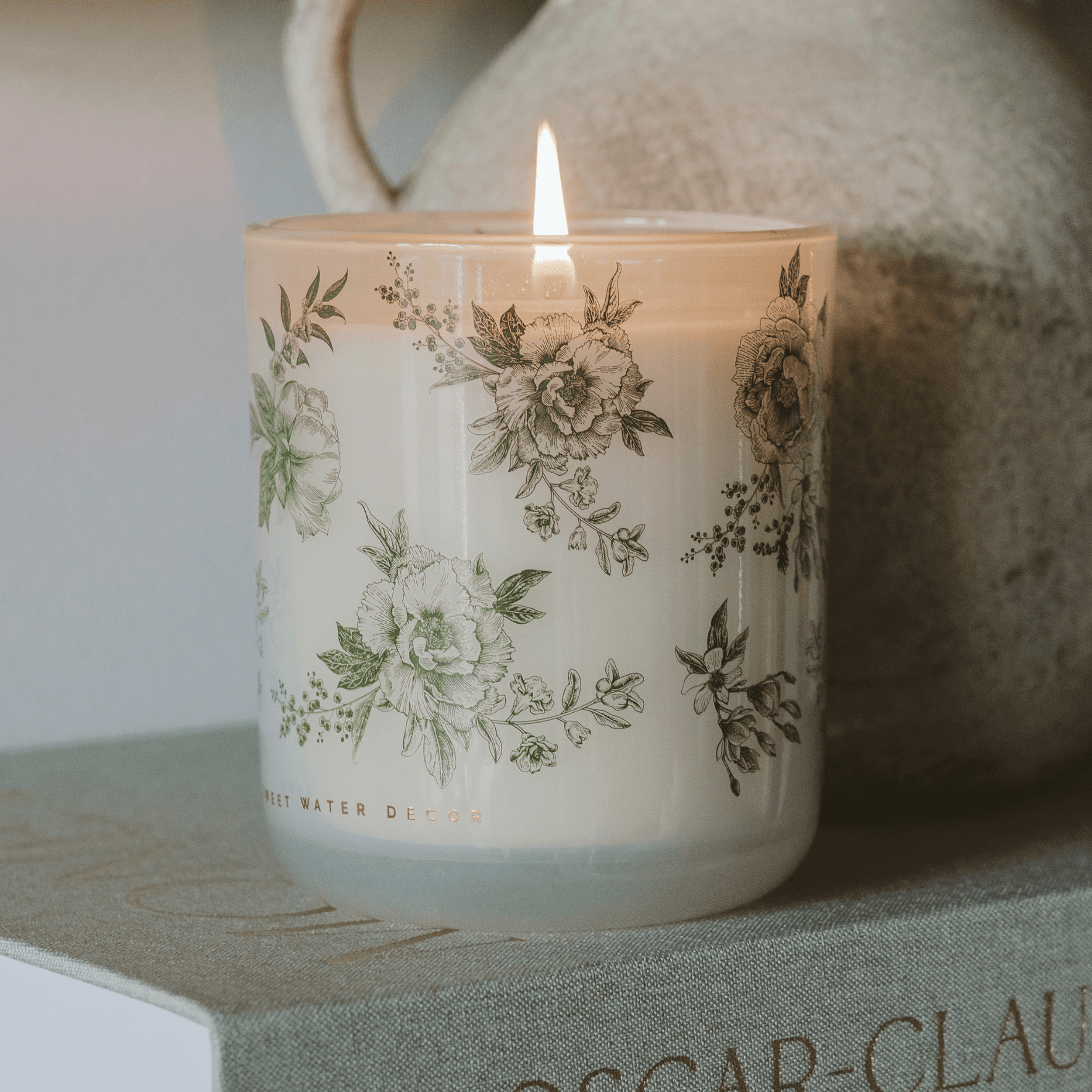 Green Floral Soy Candle - White Translucent Tinted Glass Jar - 12 oz (Lavender and Sage) - Che Cose Belle