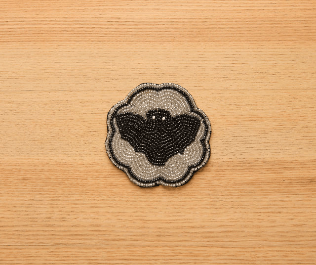 Halloween Bat Beaded Coaster – Handmade Cup Mat with Glass Beads – Gothic Drink Decor – Velvet Backing – Spooky Fall Table Accent - Che Cose Belle