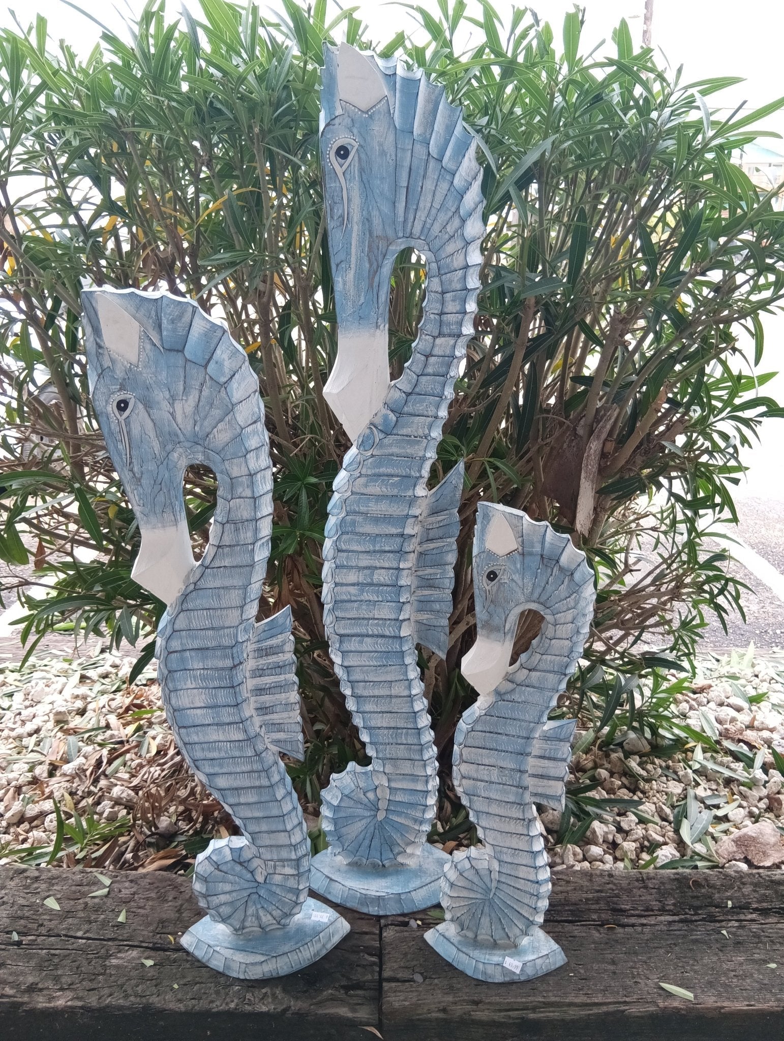 Hand-Carved Wooden Seahorse Sculpture – Coastal Decor in Blue, Teal, or Brown - Che Cose Belle
