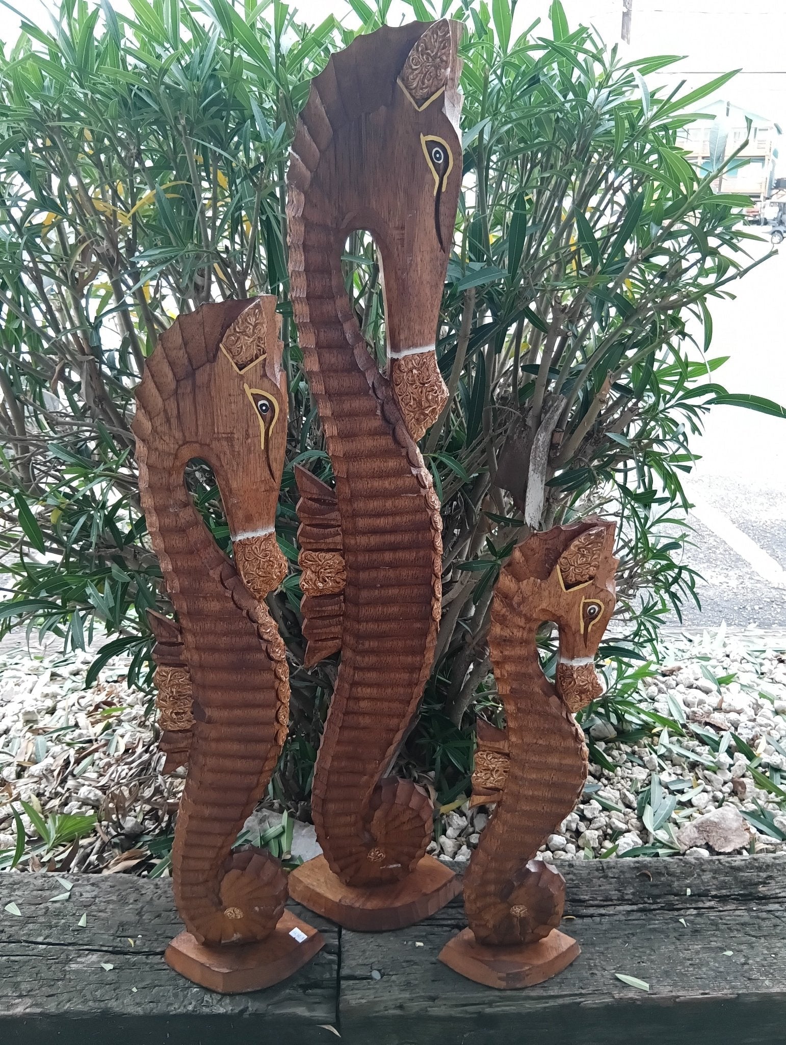 Hand-Carved Wooden Seahorse Sculpture – Coastal Decor in Blue, Teal, or Brown - Che Cose Belle