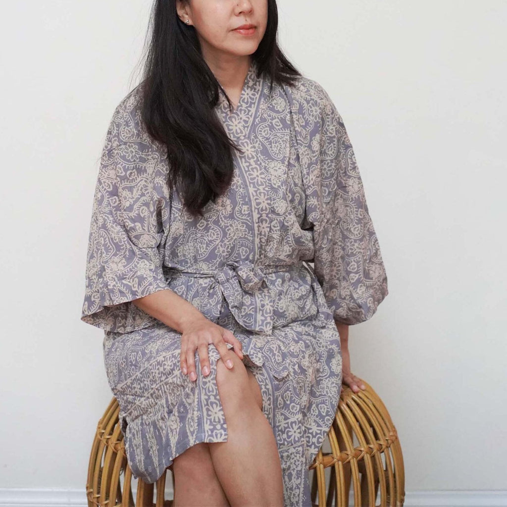 Hand Dyed Batik Robe Kimono, 100% Cotton, Gray, Silver Petals - Che Cose Belle