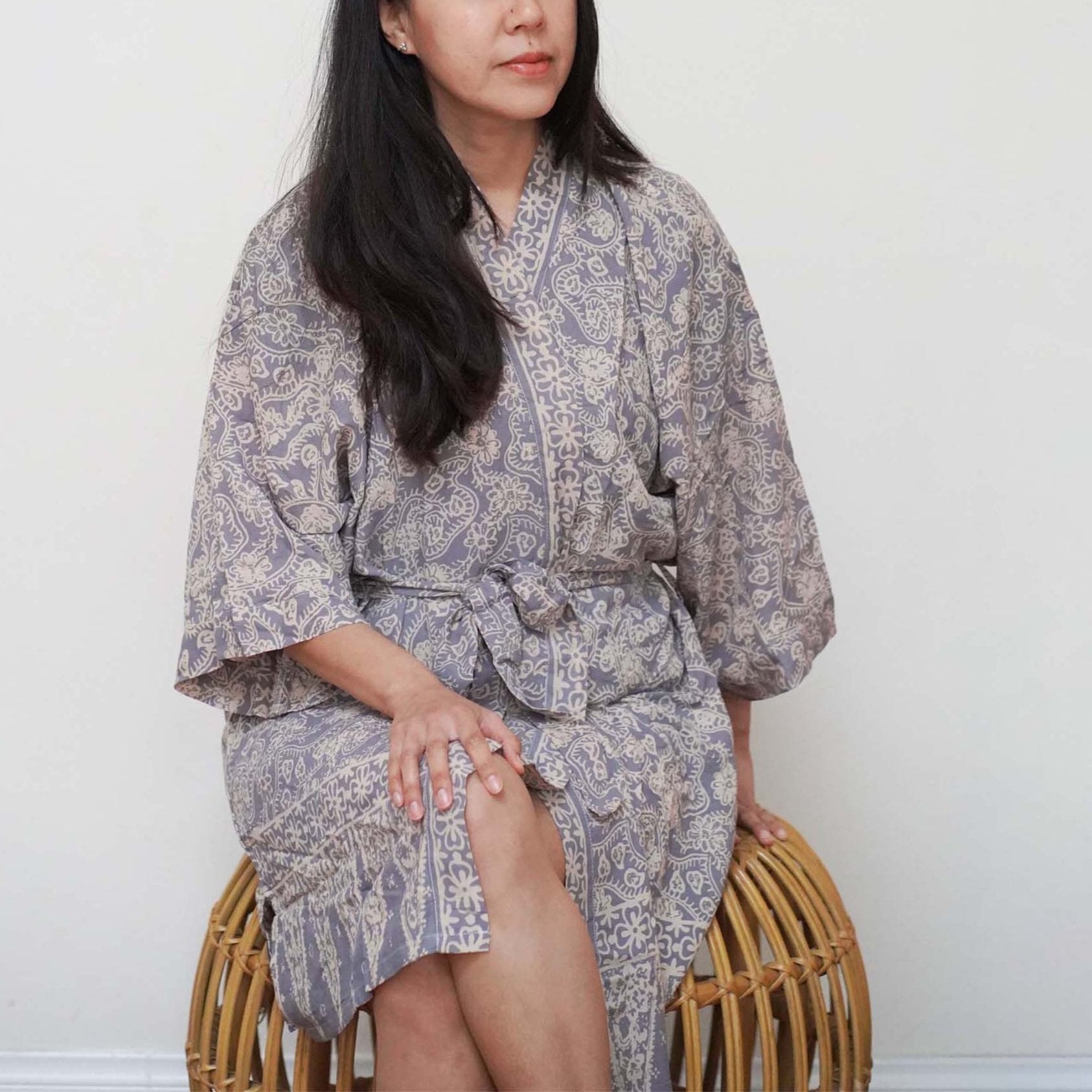 Hand Dyed Batik Robe Kimono, 100% Cotton, Gray, Silver Petals - Che Cose Belle