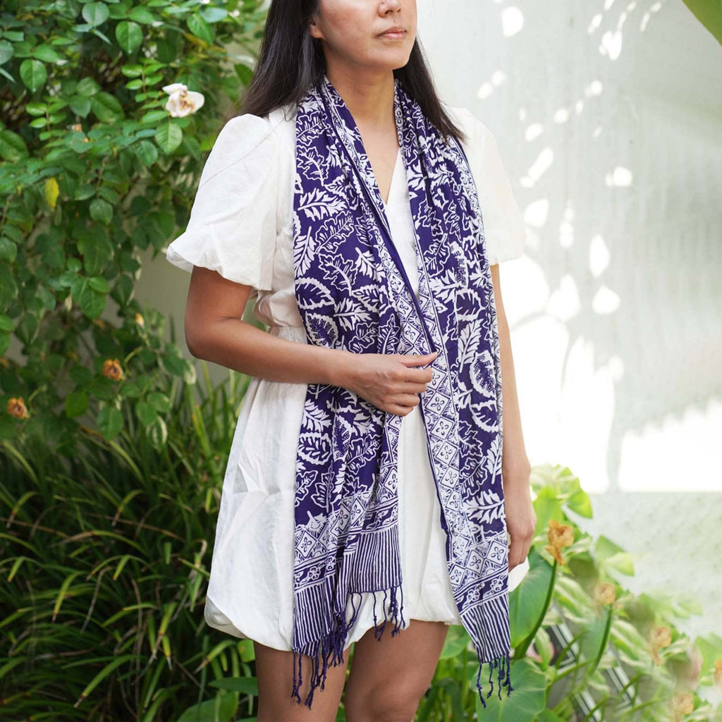 Hand Dyed Batik Scarf, 100% Cotton, Scarves, Bandana, Wrap , Blue Leaves - Che Cose Belle