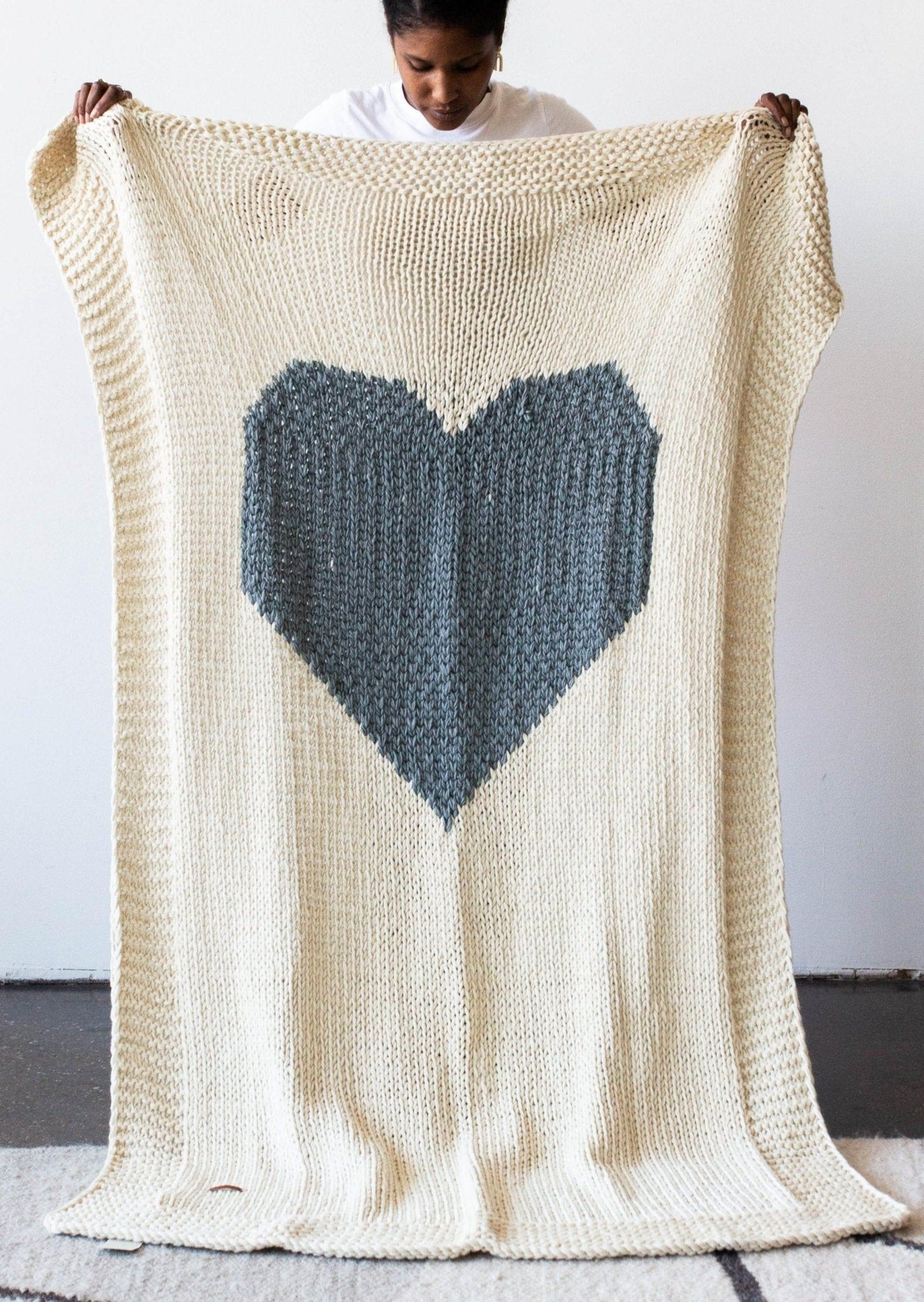 Hand - Knitted Merino Wool Heart Throw Blanket - Che Cose Belle