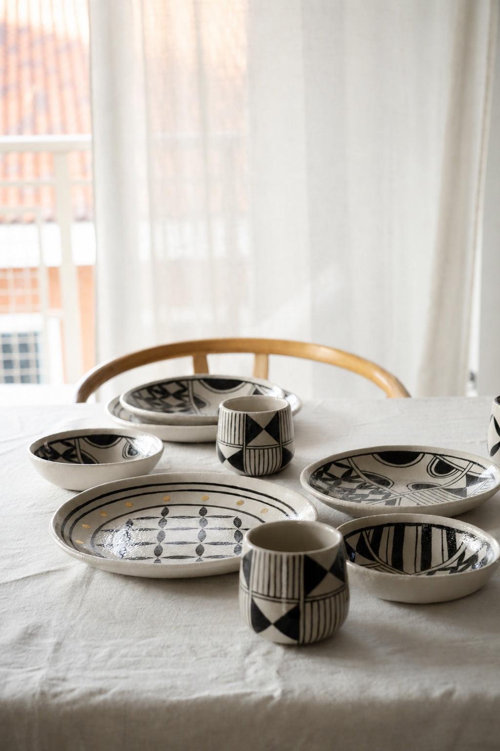 Hand Painted Stoneware Dinner Plate: Handmade Heritage Collection - Che Cose Belle