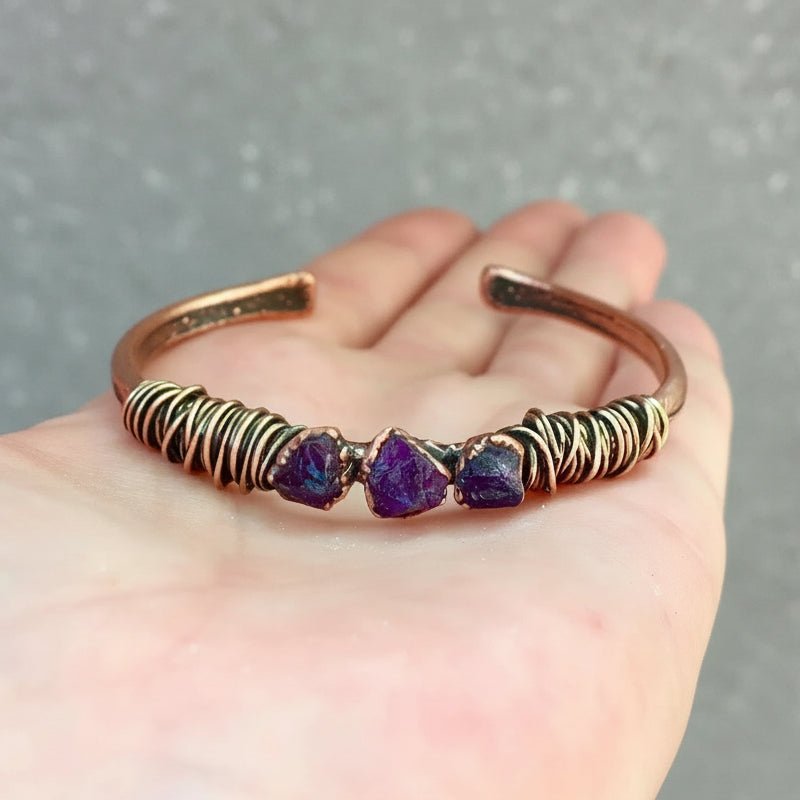 Handcrafted Copper Raw Amethyst Cuff For Inner Peace In Daily Rituals - Che Cose Belle