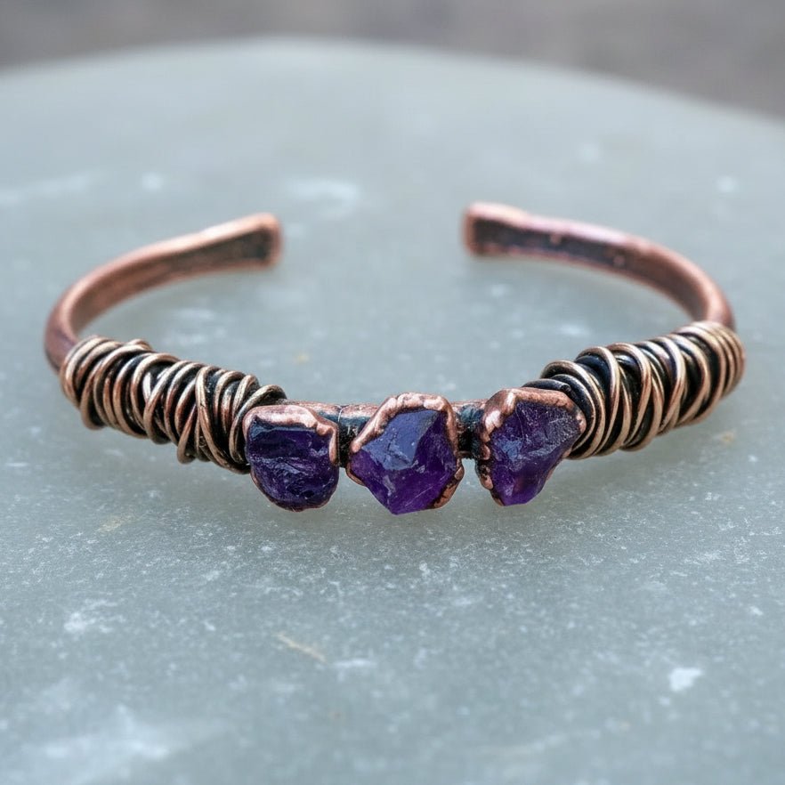 Handcrafted Copper Raw Amethyst Cuff For Inner Peace In Daily Rituals - Che Cose Belle