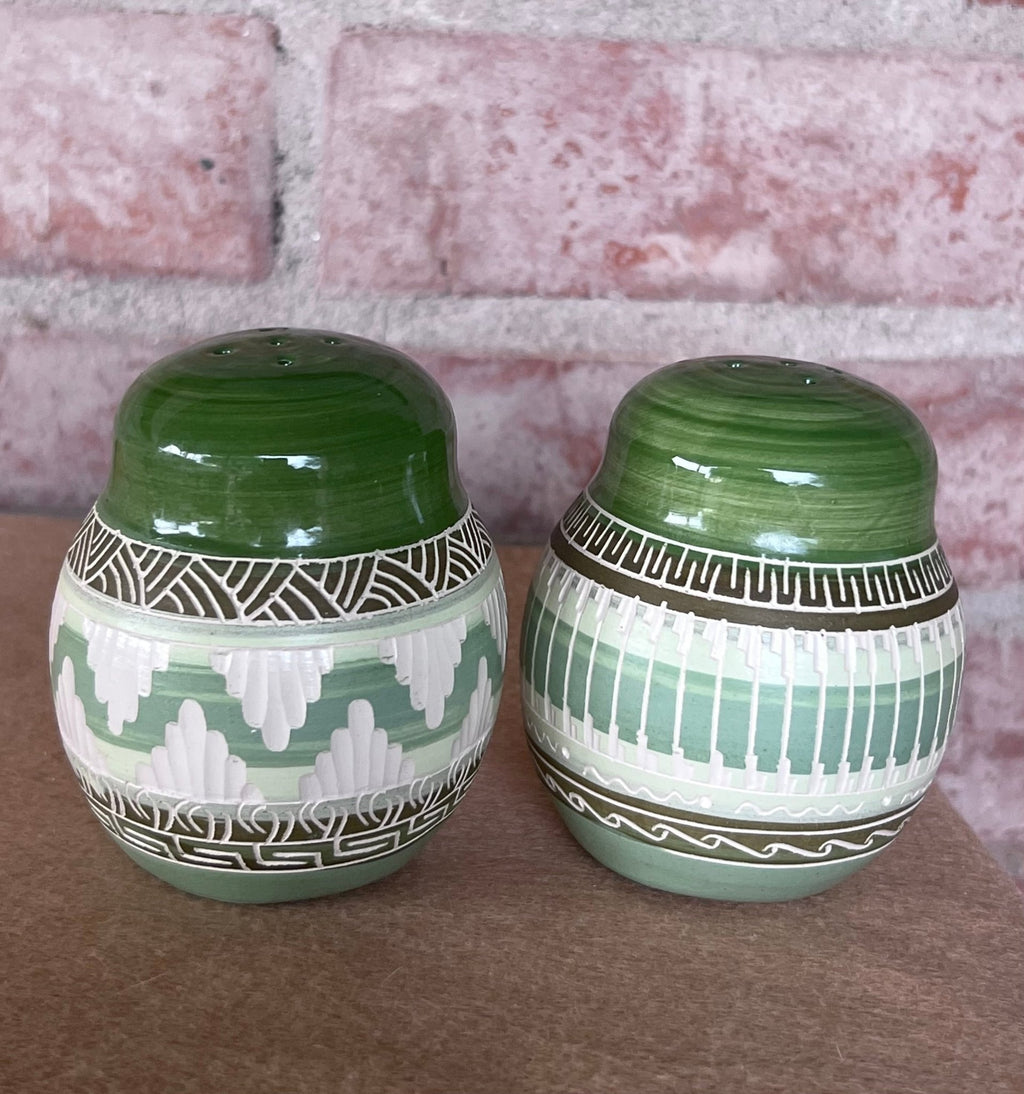 Handcrafted Green Salt & Pepper Shakers “Cassandra King” - Che Cose Belle