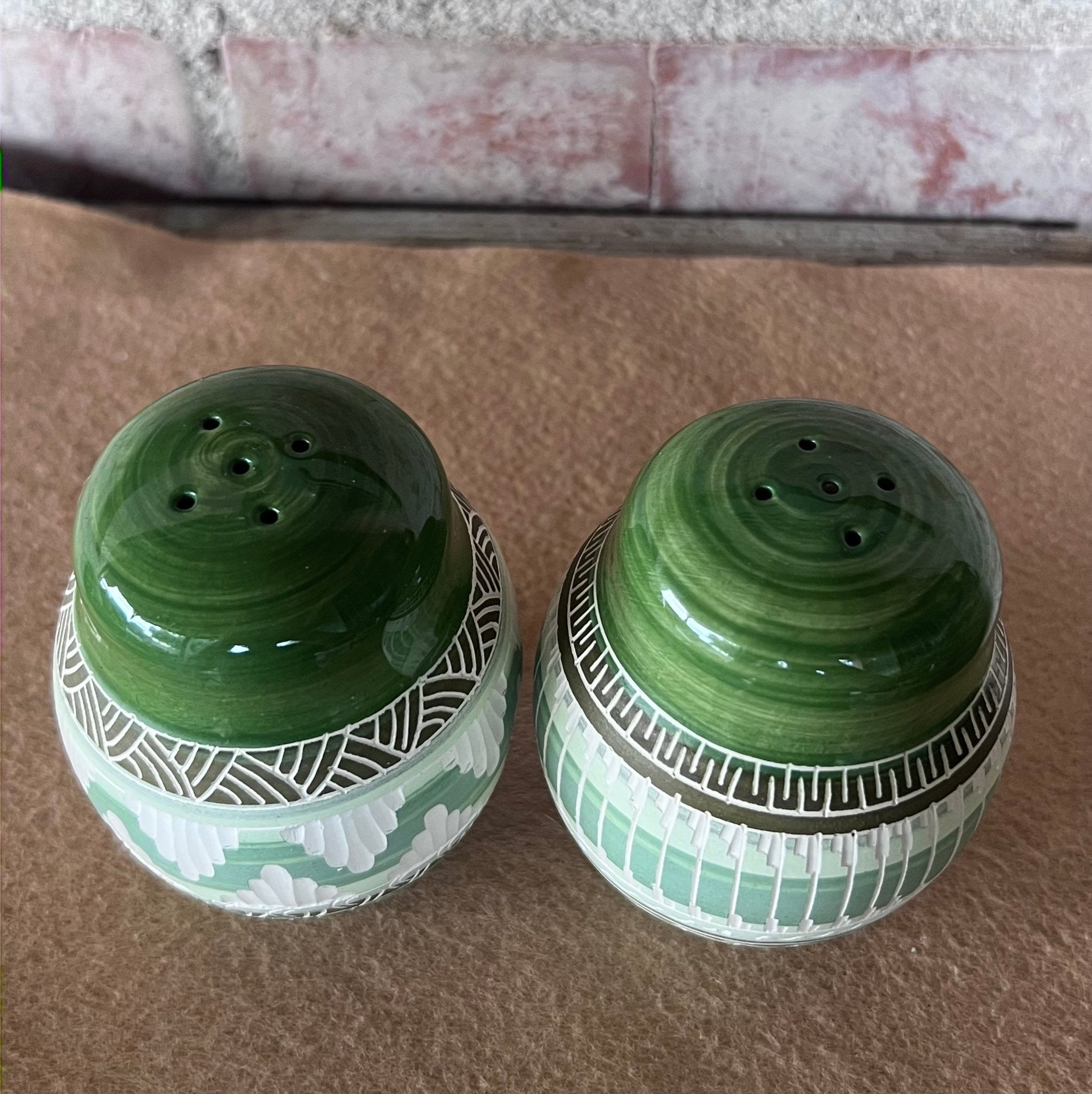 Handcrafted Green Salt & Pepper Shakers “Cassandra King” - Che Cose Belle