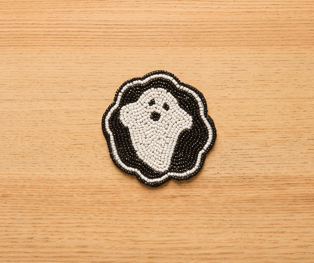 Handmade Beaded Ghost Coaster Halloween Cup Mat Spooky Drink Decor Black White Bead Cute Ghost Barware Accent - Che Cose Belle