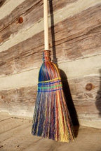 Handmade Farmhouse Broom – Traditional Broomcorn Sweeper, Rustic Country Decor & Functional Cleaning Broom Made in USA - Che Cose Belle