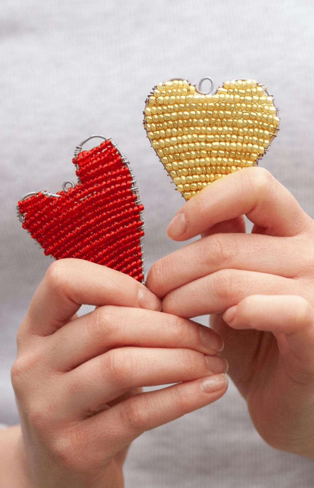 Heart of Wealth Love Heart Charm Handcrafted Beaded Holiday and Valentine Day Ornaments - Colorful Boho Indigenous Beads with Wire Hook, Lightweight Decorative Hanging Ornament Gift for Her - Che Cose Belle